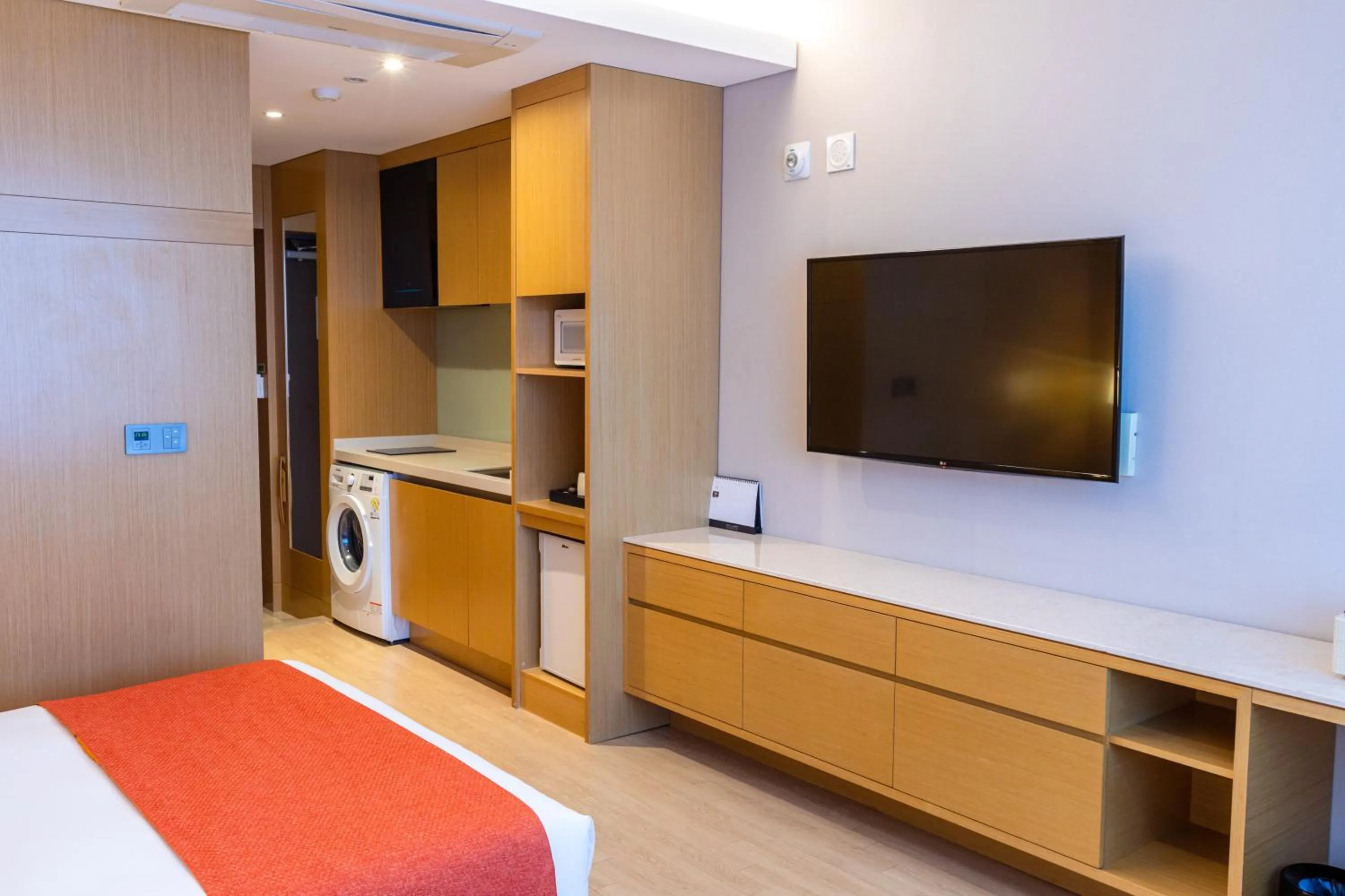 Bed in Gwangyang Lacky Hotel