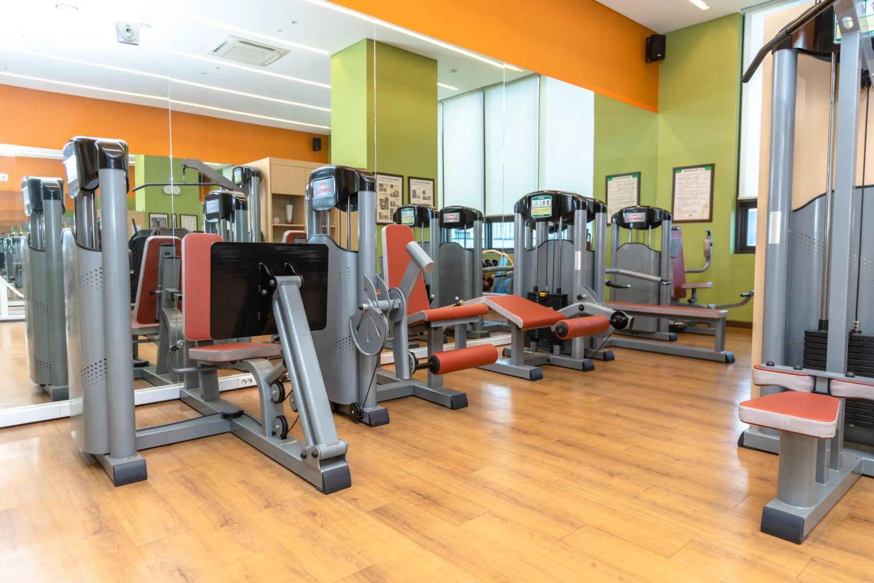 Fitness centre/facilities in Gwangyang Lacky Hotel Fitness centre/facilities in Gwangyang Lacky Hotel