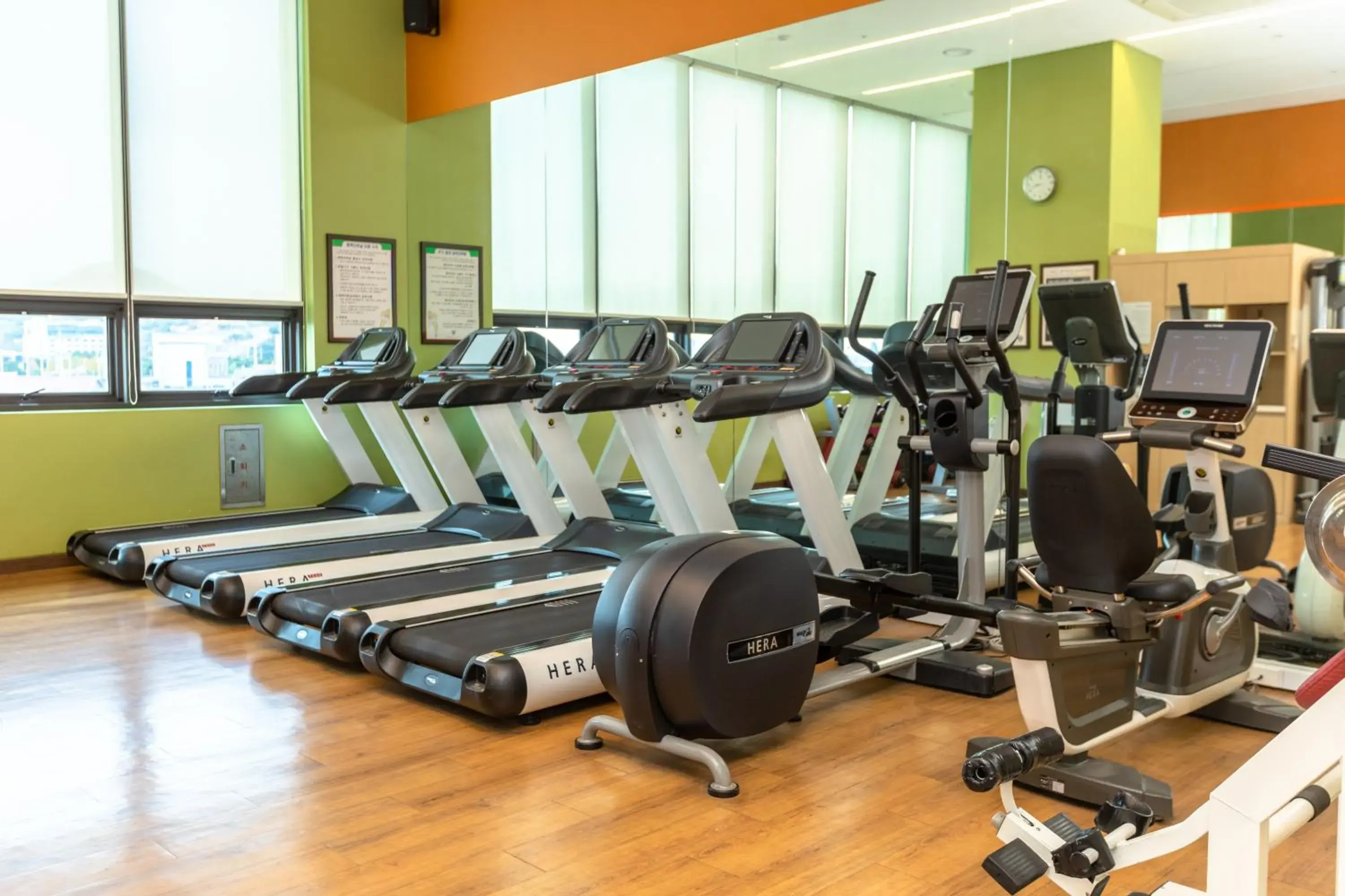 Fitness centre/facilities in Gwangyang Lacky Hotel Fitness centre/facilities in Gwangyang Lacky Hotel