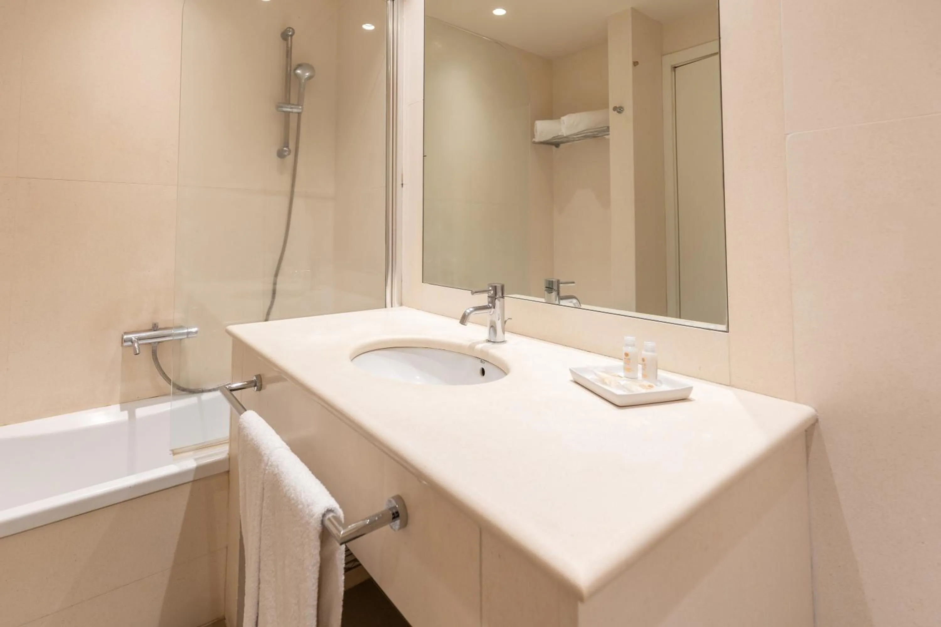 Bathroom in Home 15 Residence Hotel