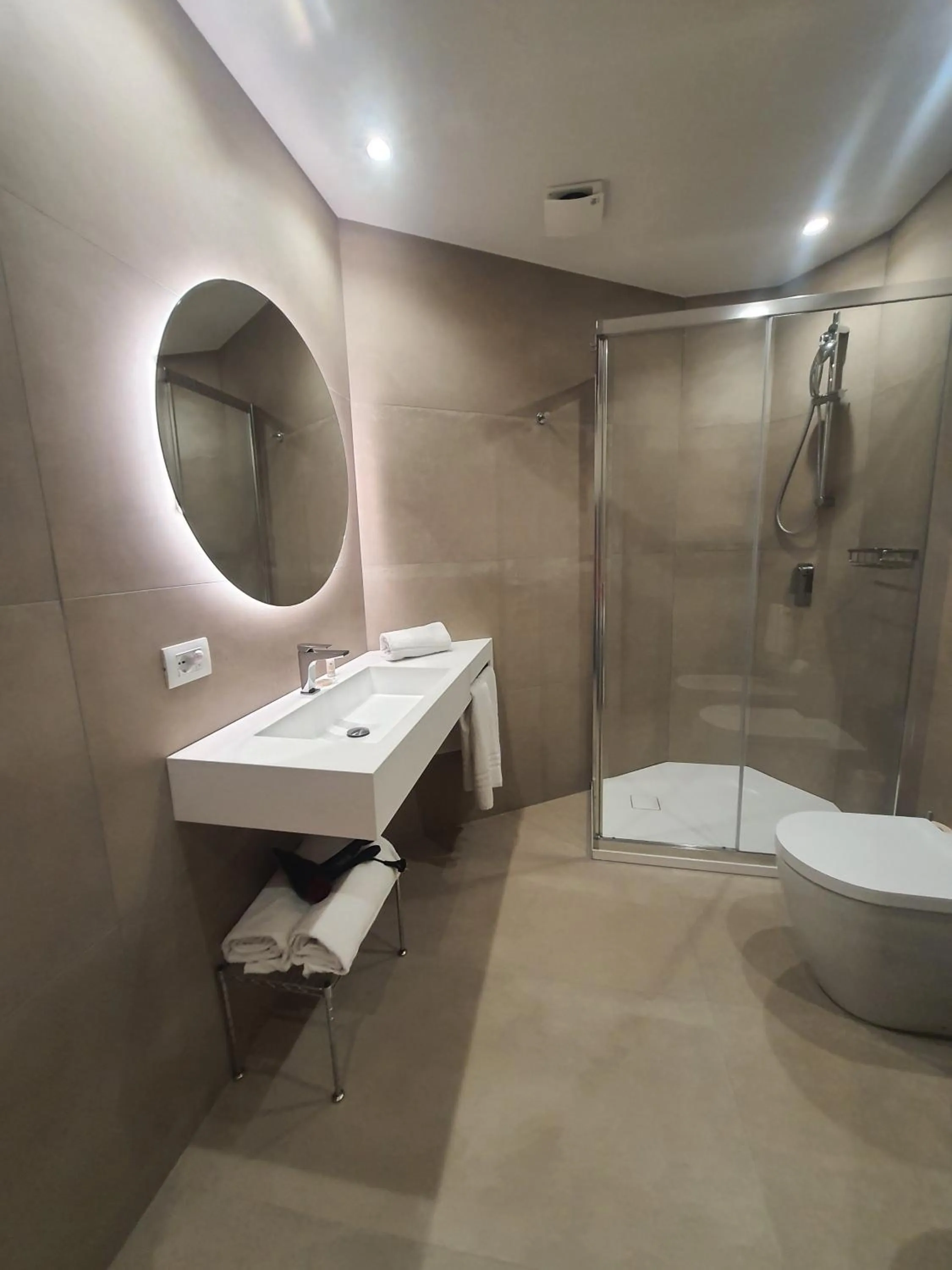 Bathroom in Home 15 Residence Hotel