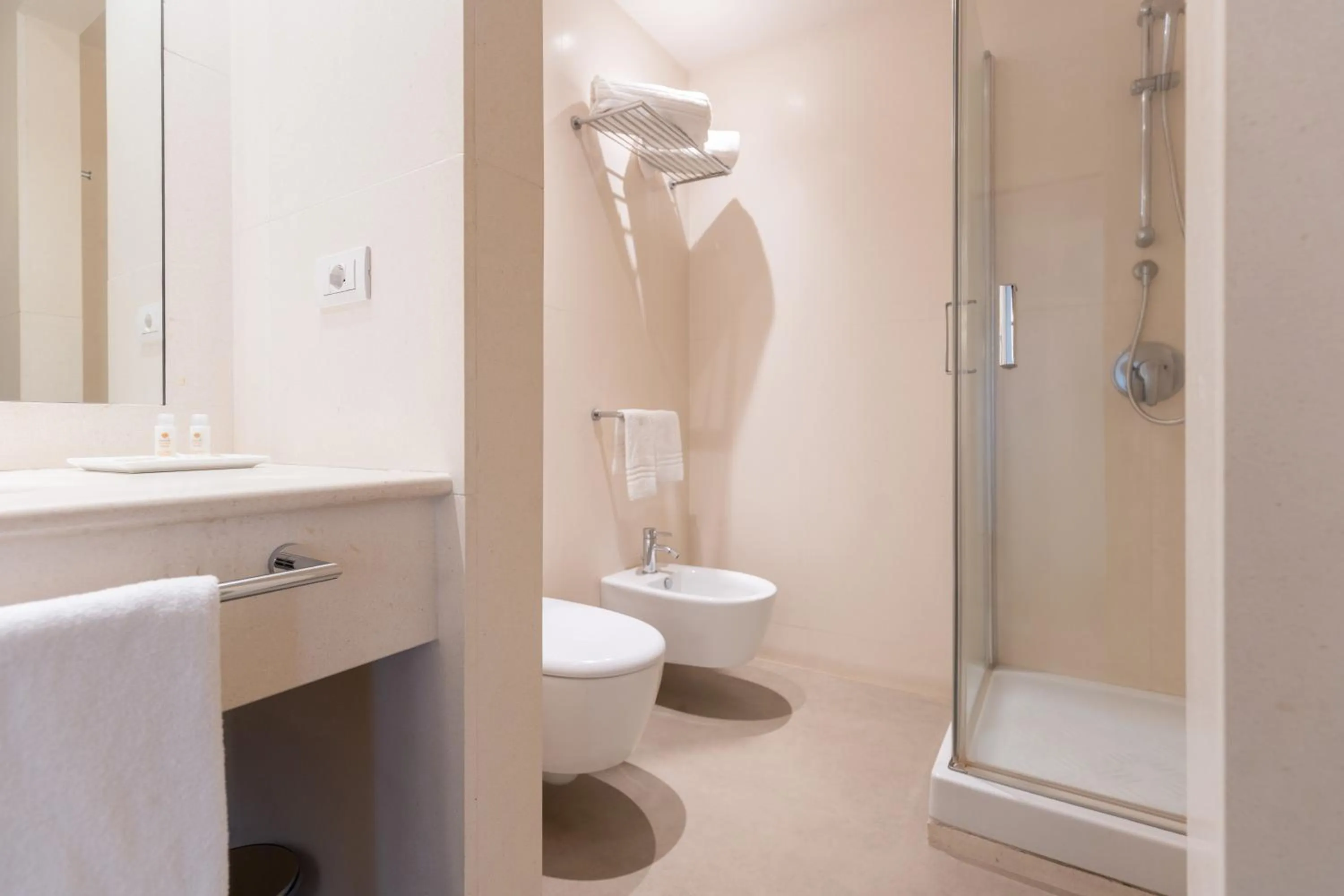 Bathroom in Home 15 Residence Hotel