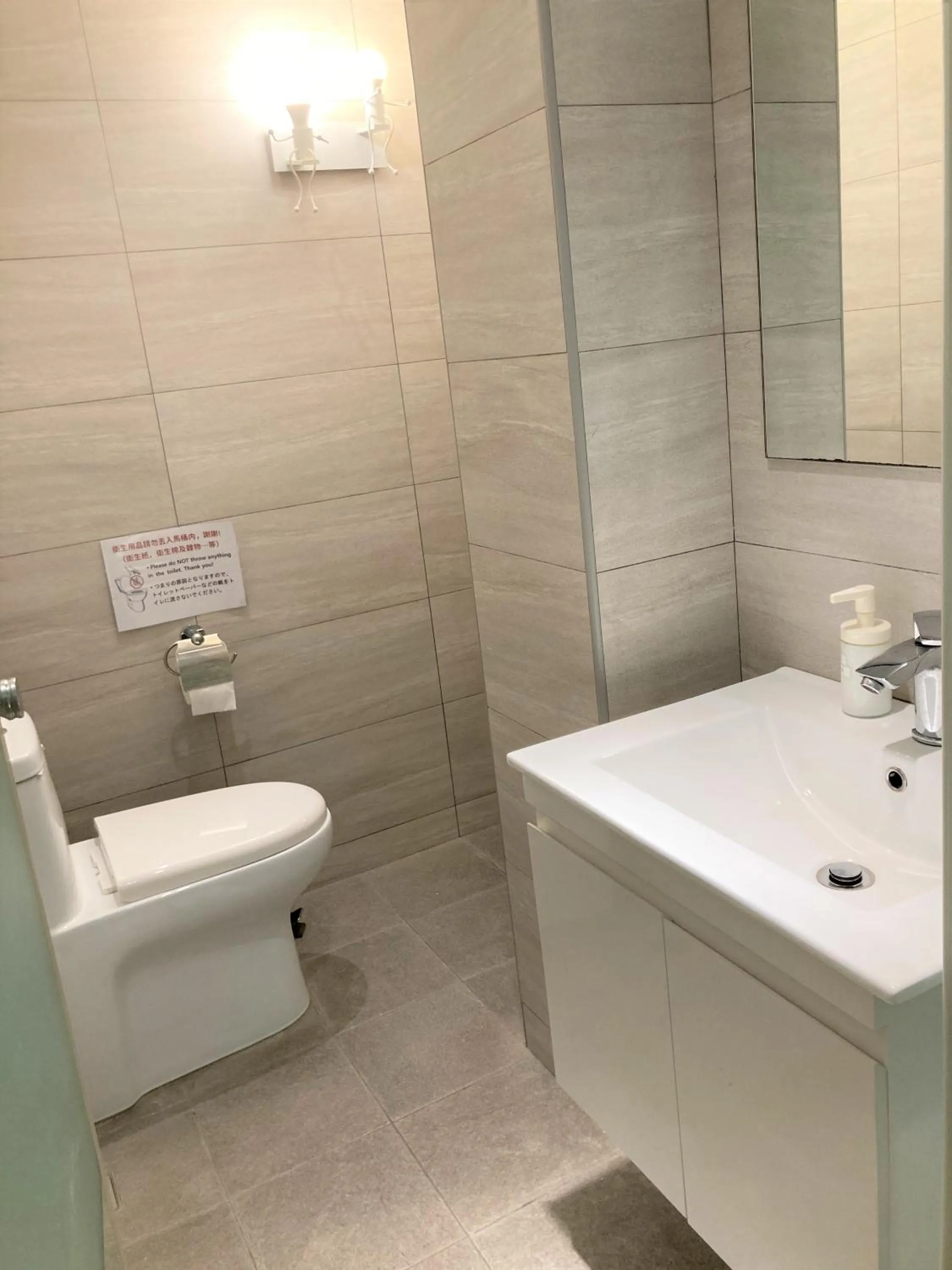 Toilet in 4Plus Hostel