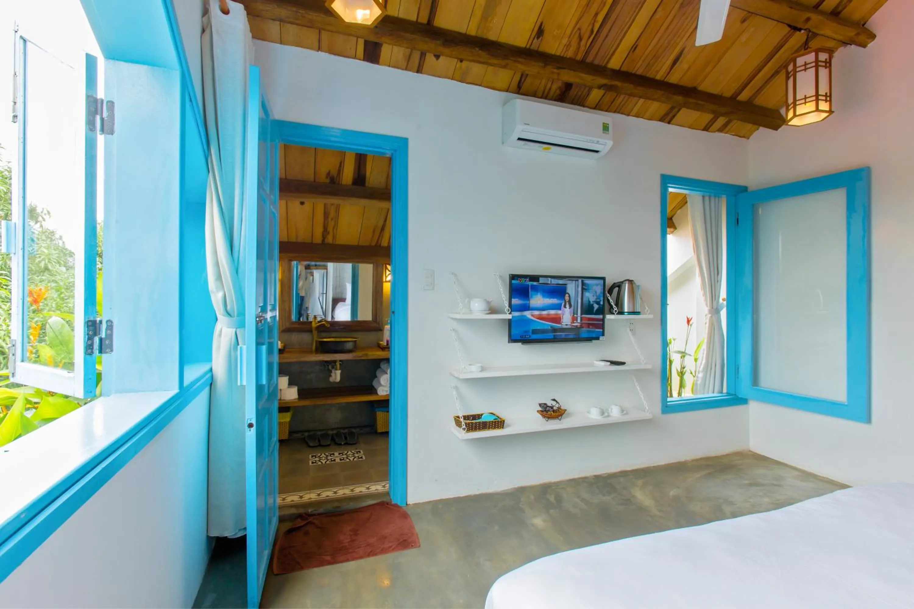 Bathroom, Bed in Life Beach Villa