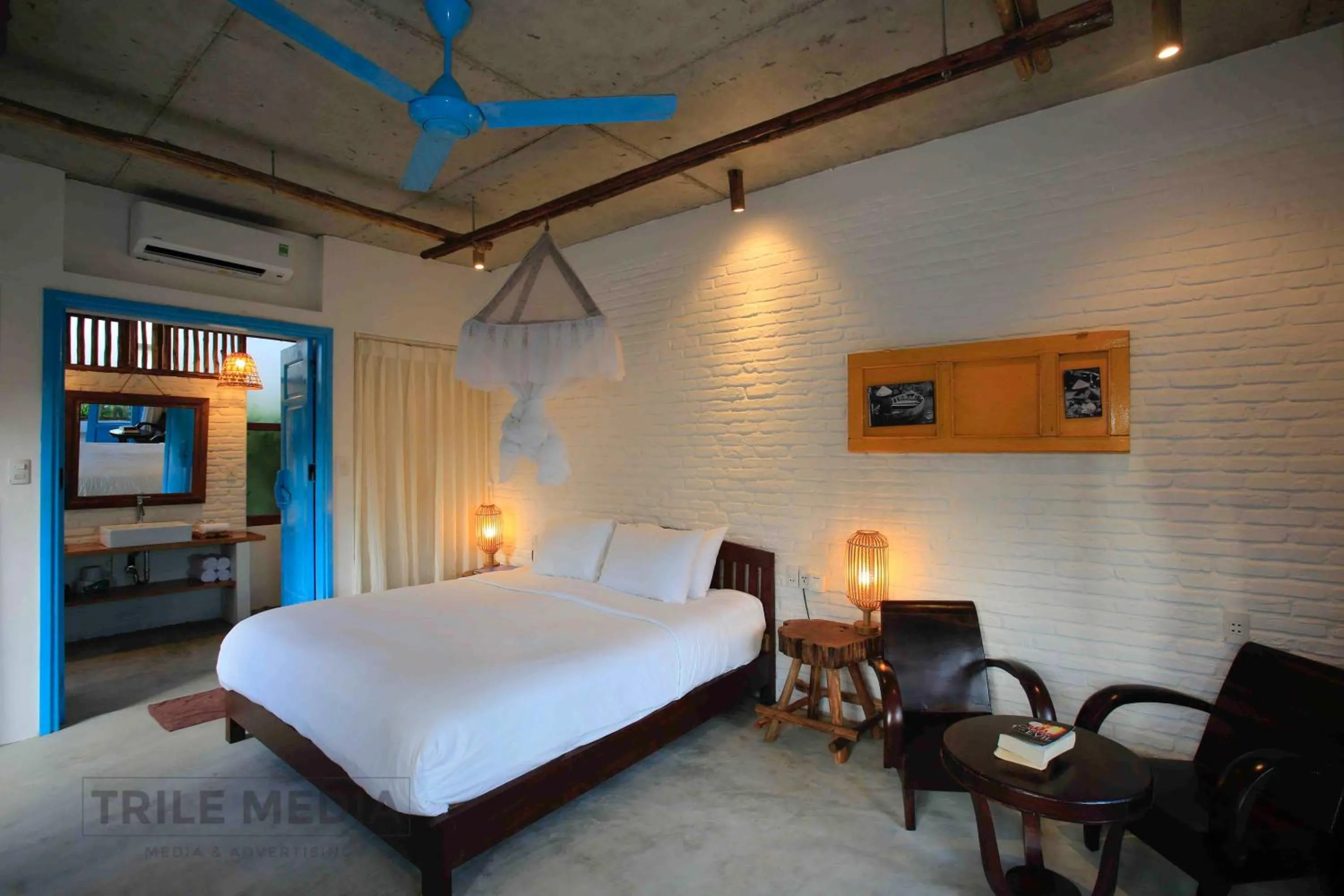 Photo of the whole room, Bed in Life Beach Villa