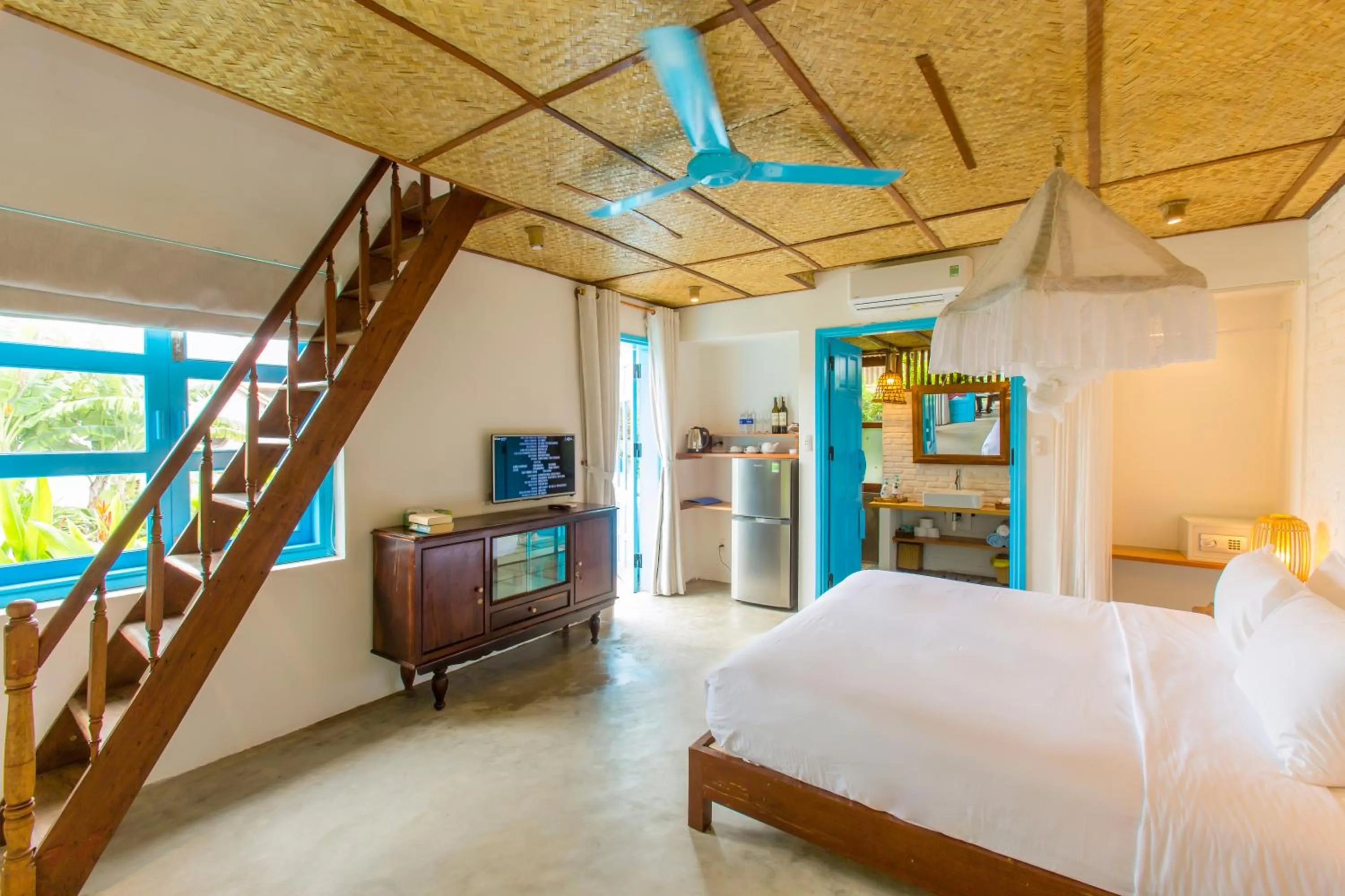 Photo of the whole room, Bed in Life Beach Villa