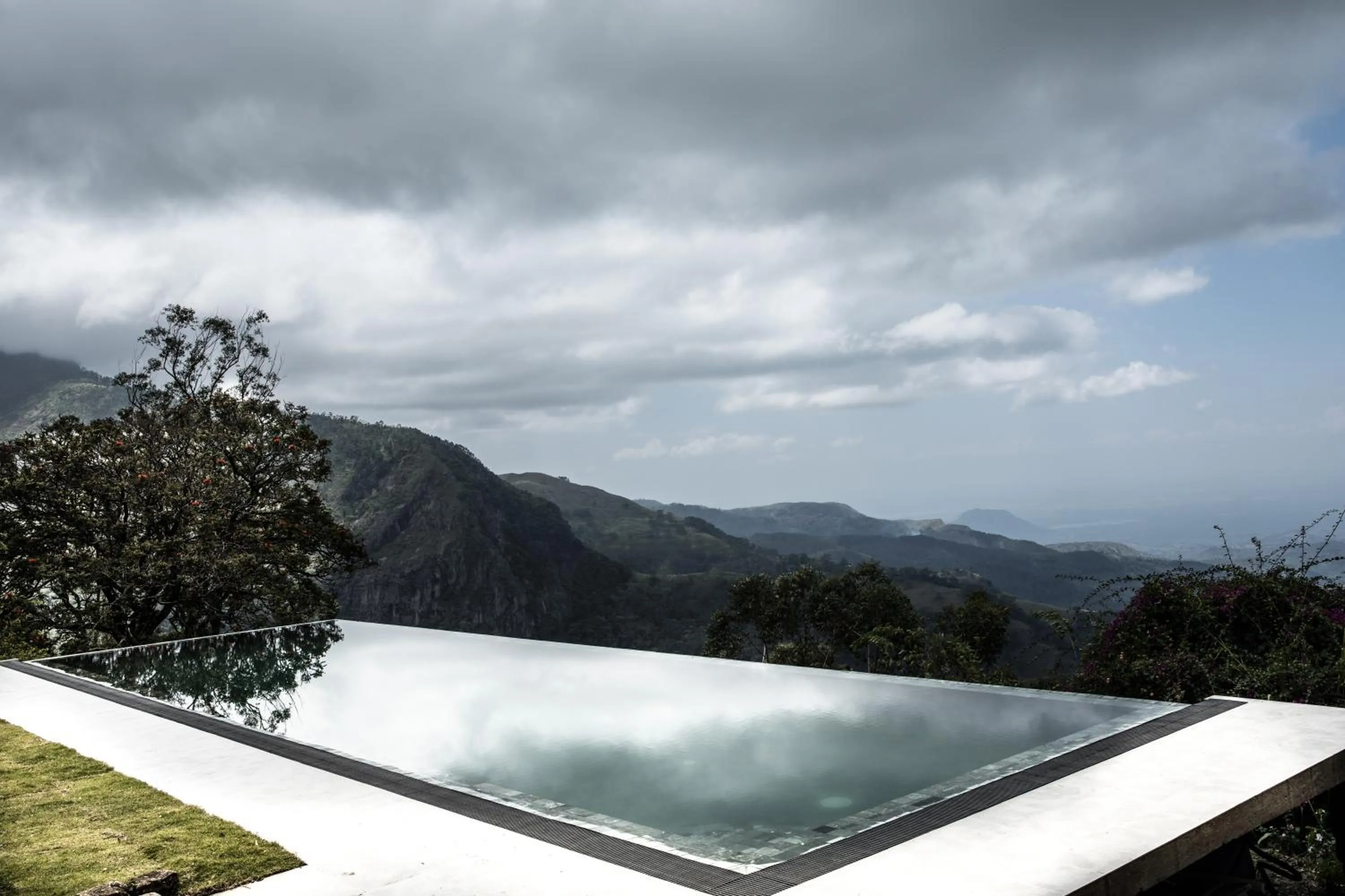 Swimming pool in Thotalagala