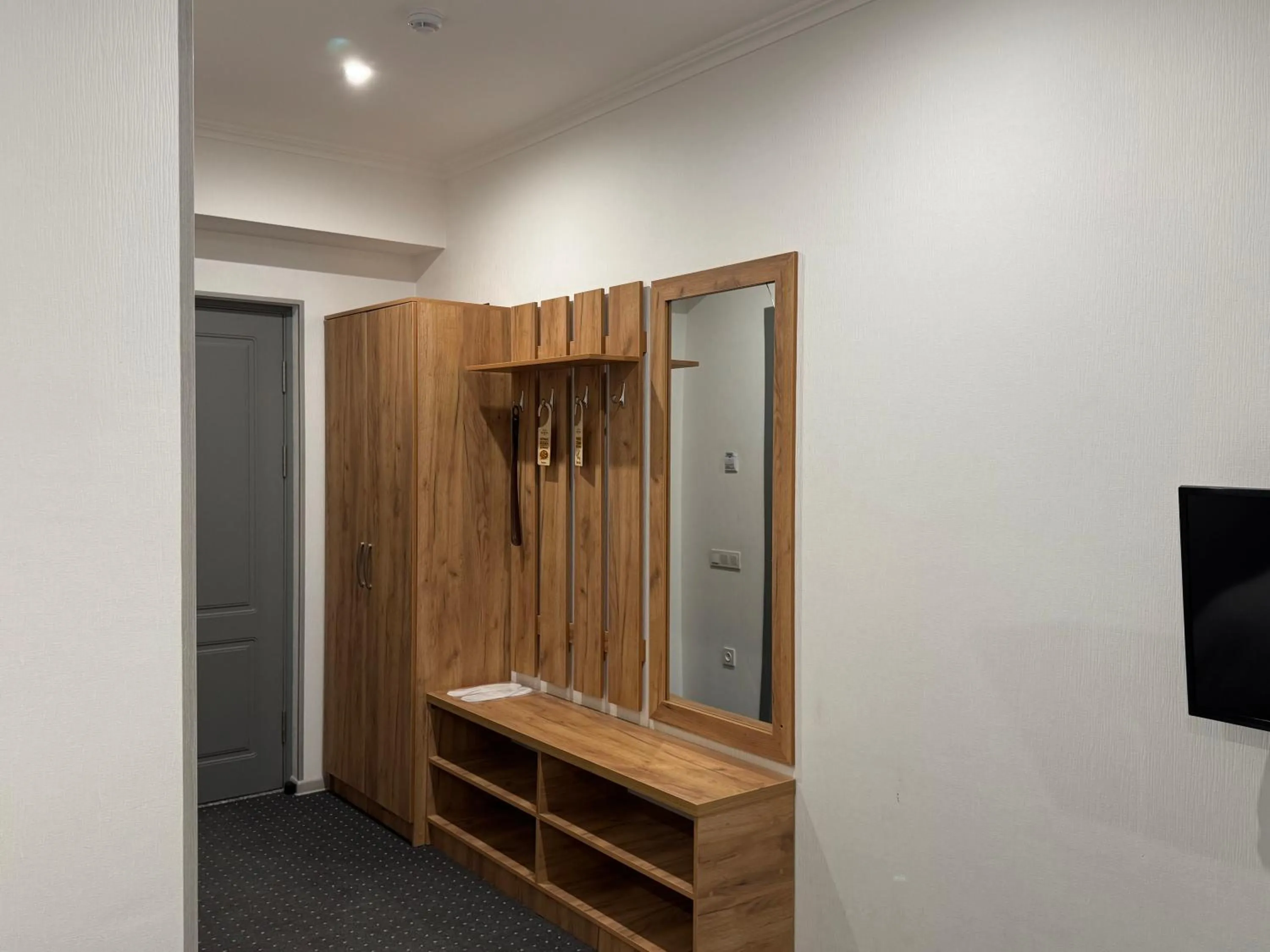 wardrobe in Afsona