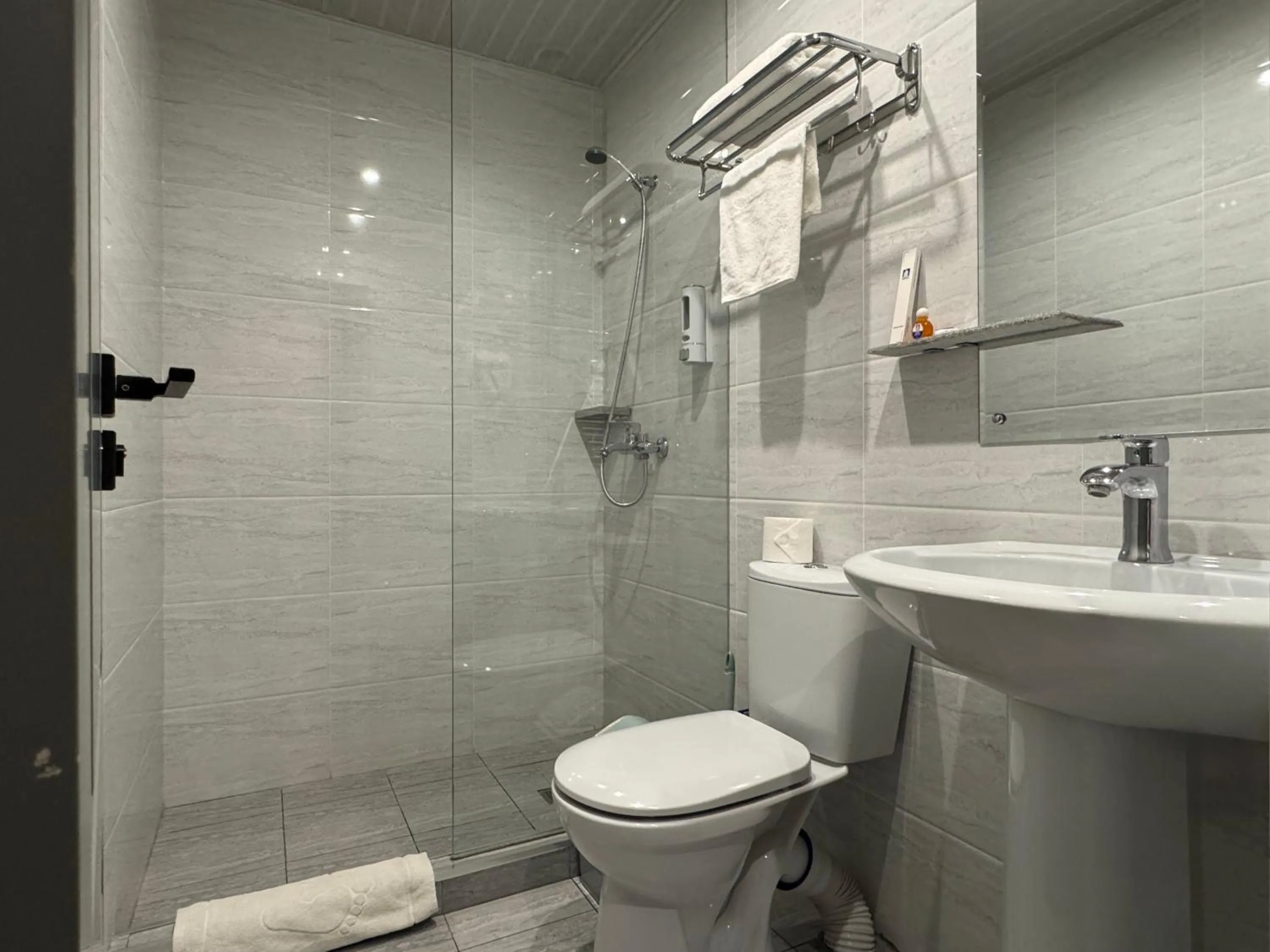 Shower in Afsona