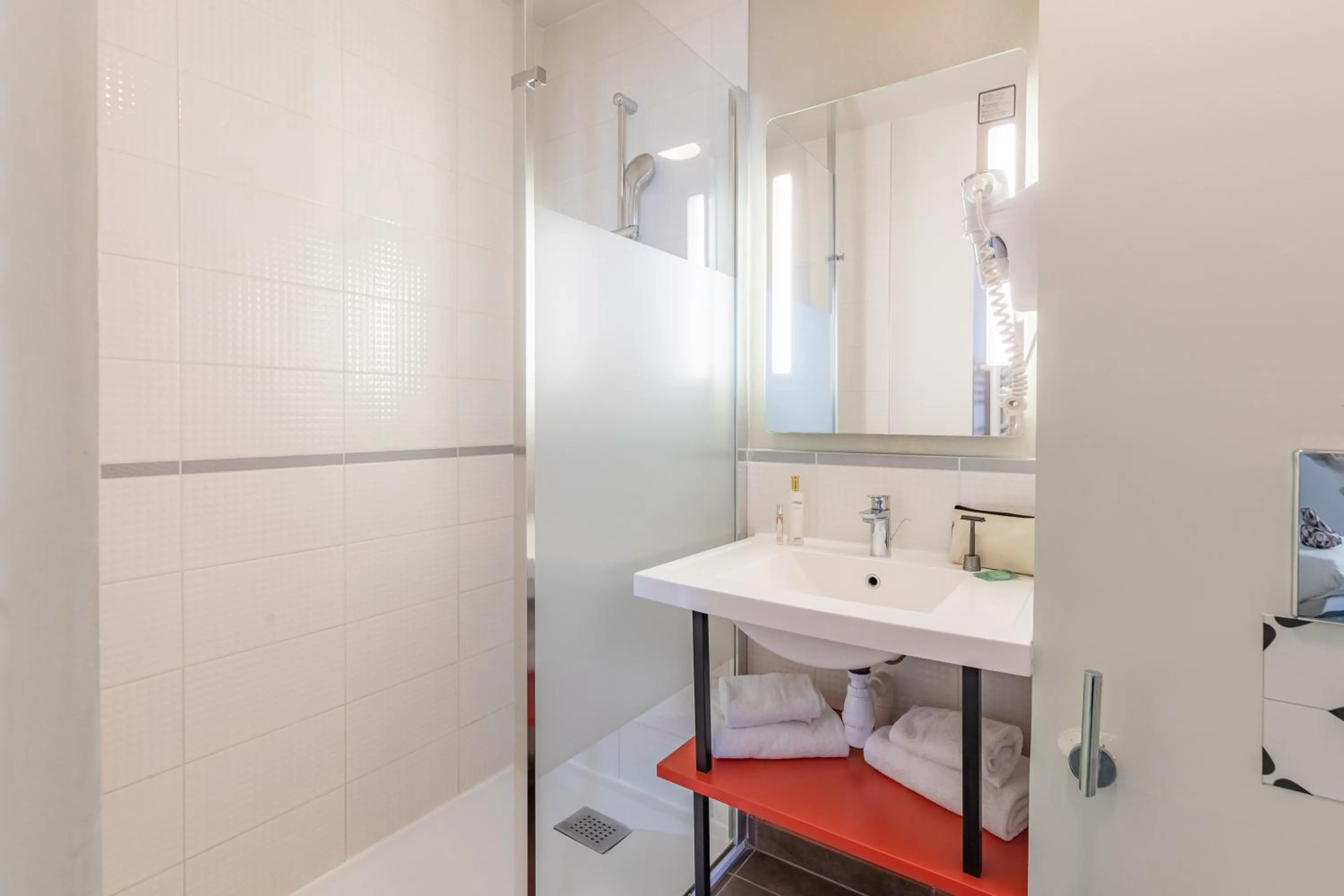 Bathroom in Appart'City Confort Bordeaux Chartrons