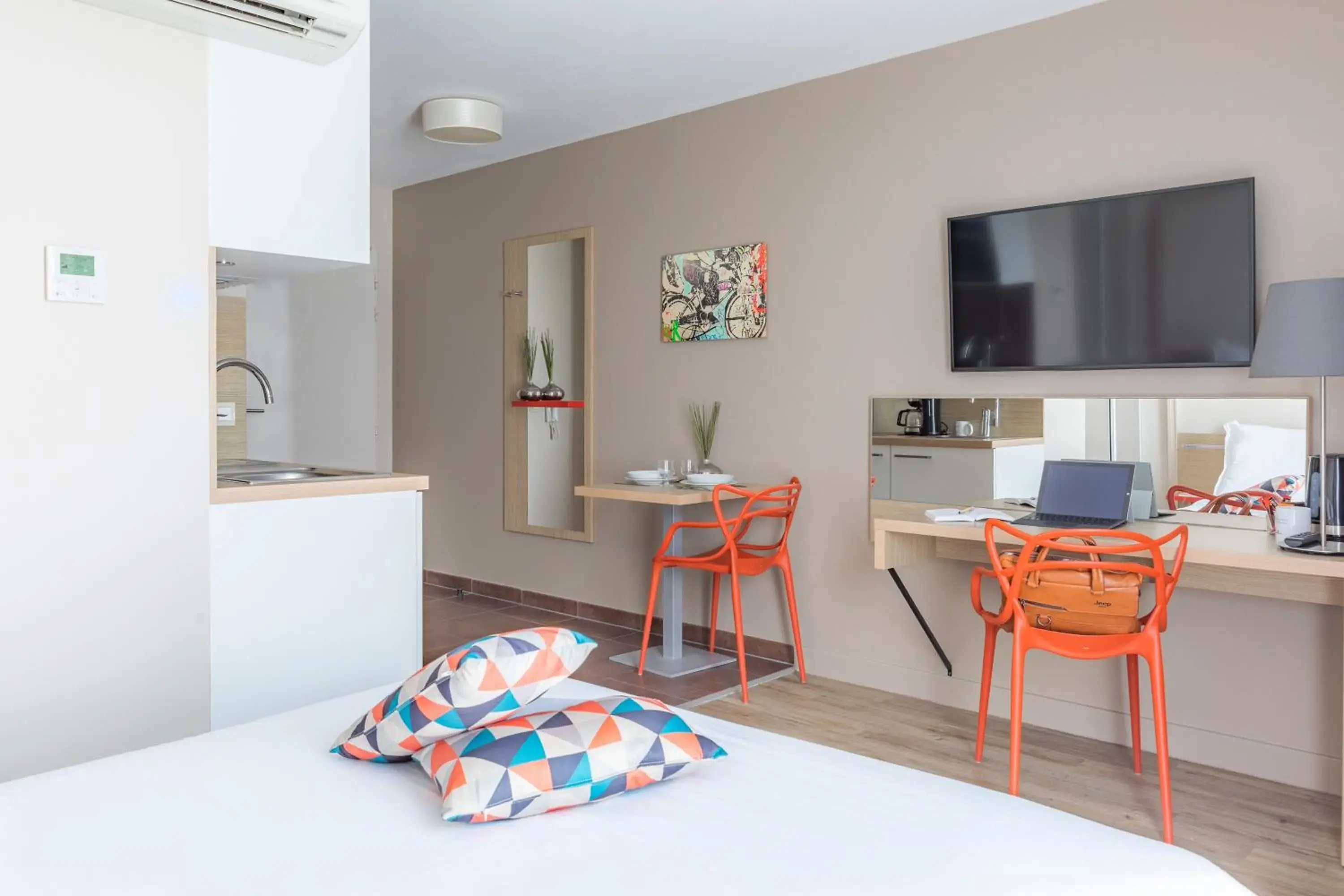 Bed in Appart'City Confort Bordeaux Chartrons Bed in Appart'City Confort Bordeaux Chartrons