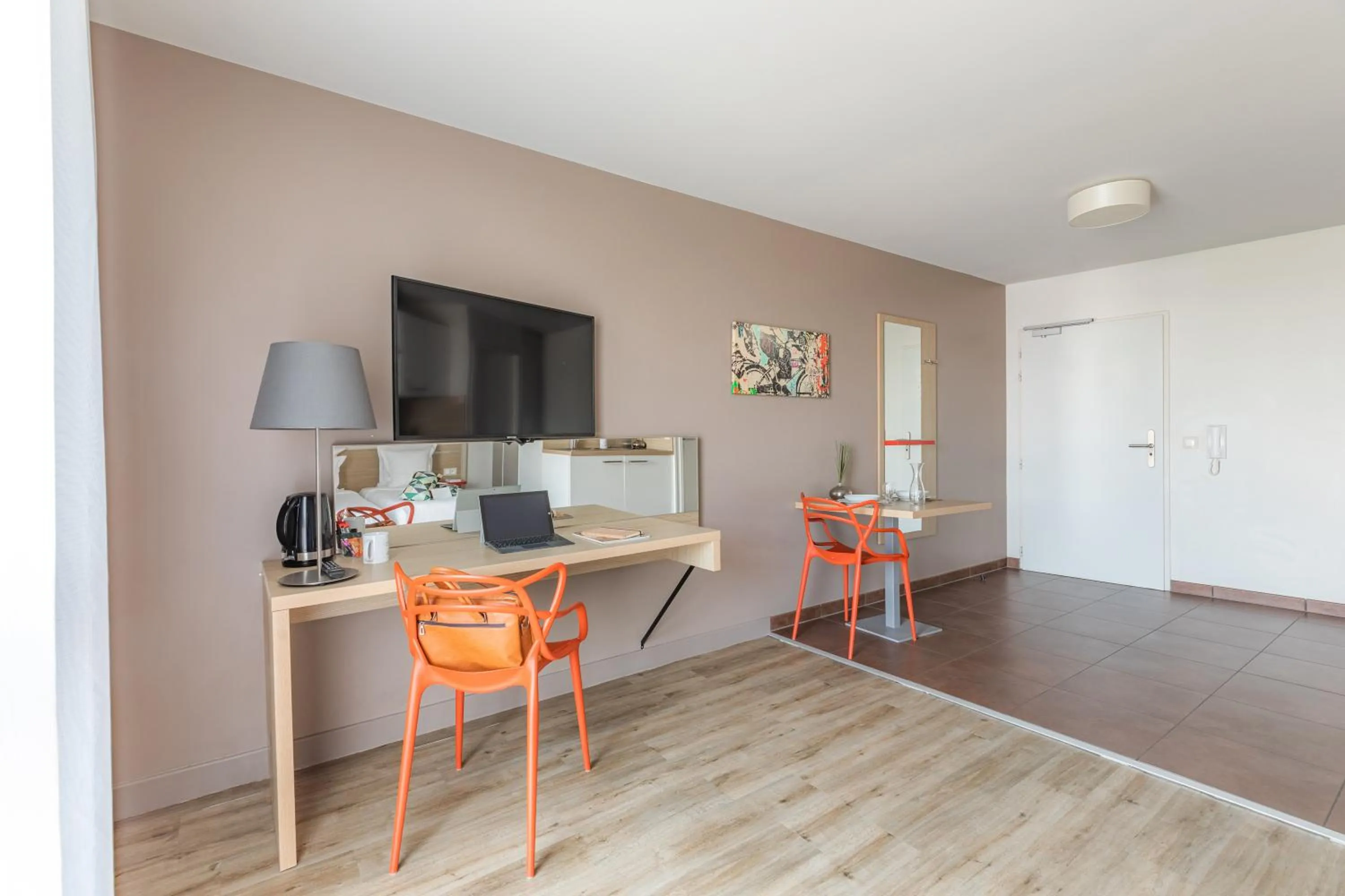 TV and multimedia in Appart'City Confort Bordeaux Chartrons