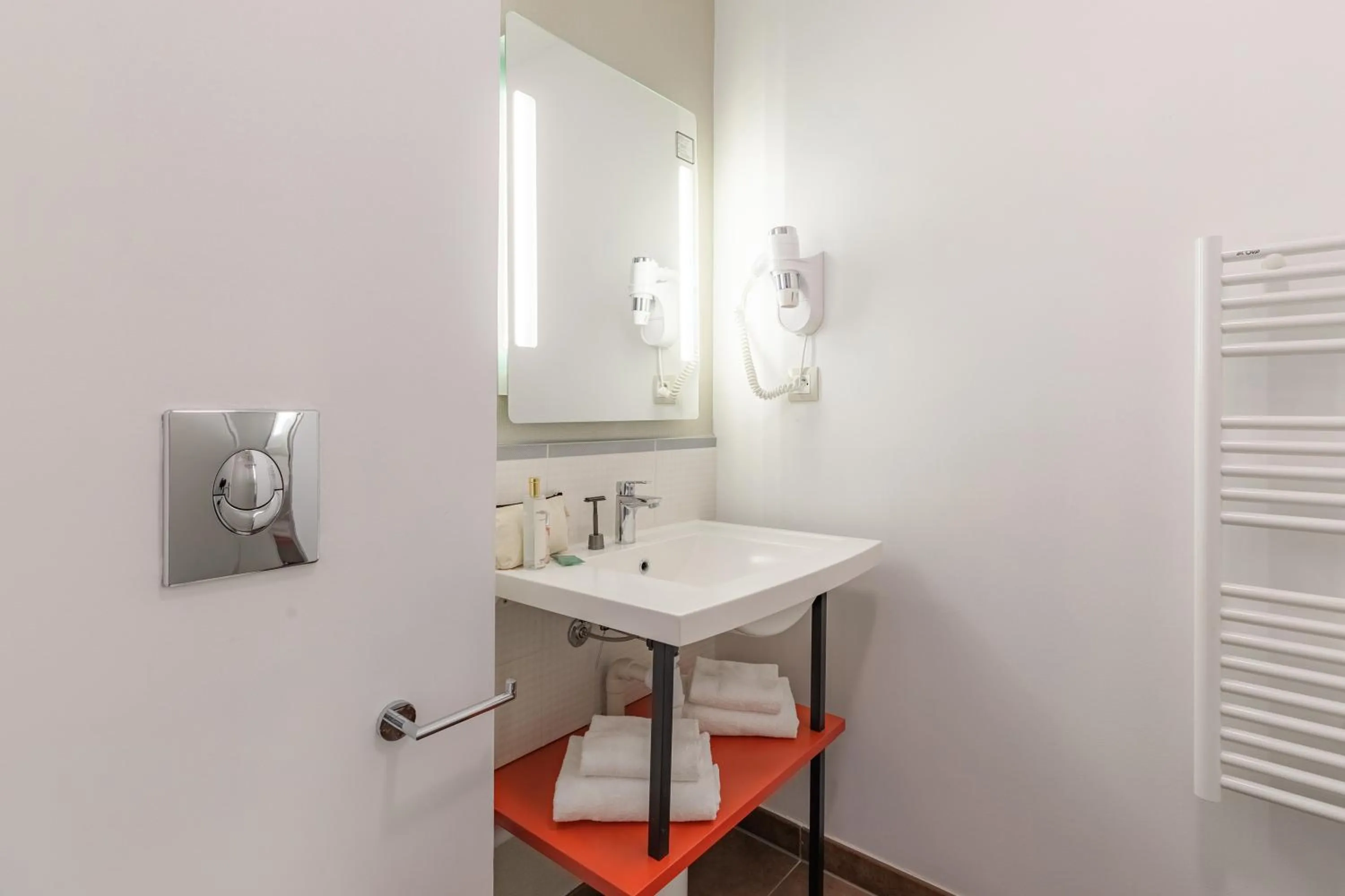 Bathroom in Appart'City Confort Bordeaux Chartrons