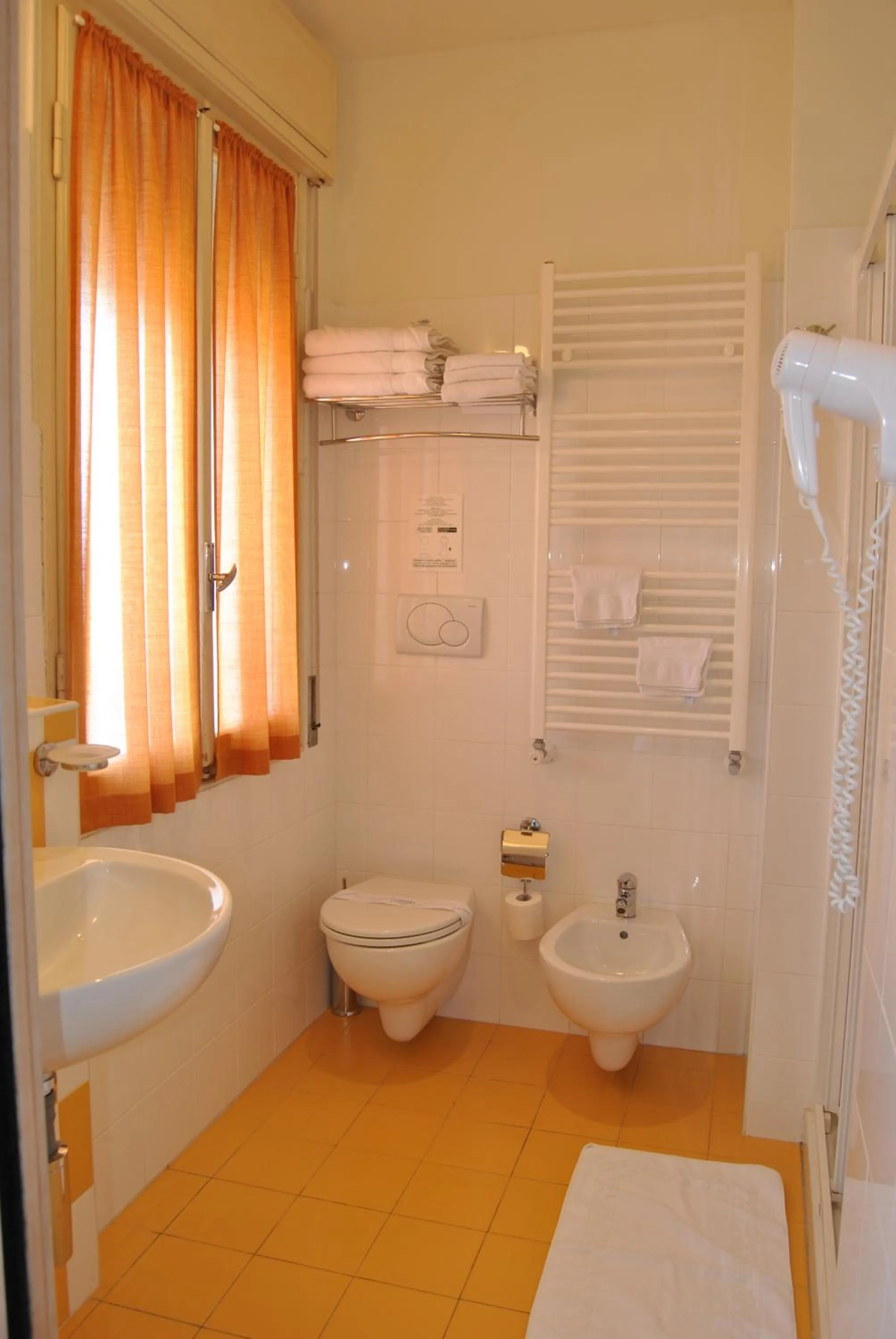 Bathroom in Hotel La Baia
