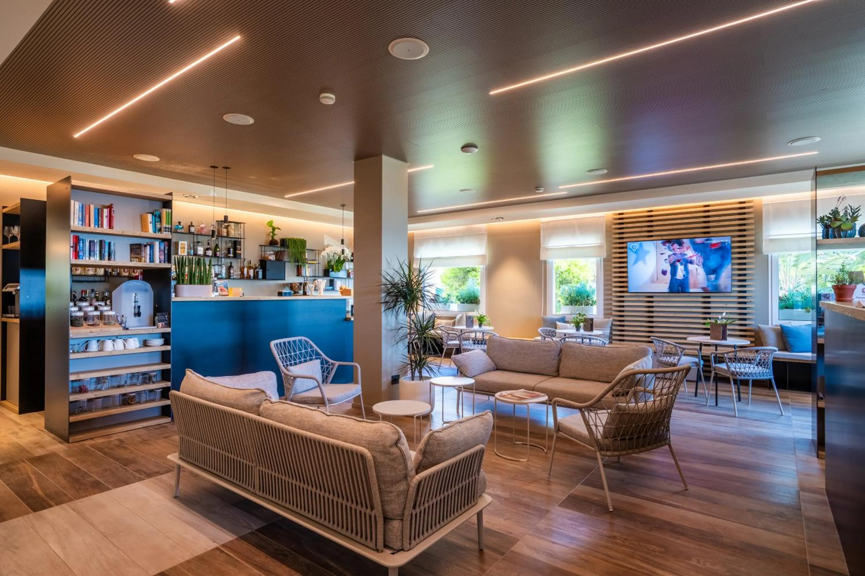 Communal lounge/ TV room in Hotel La Baia
