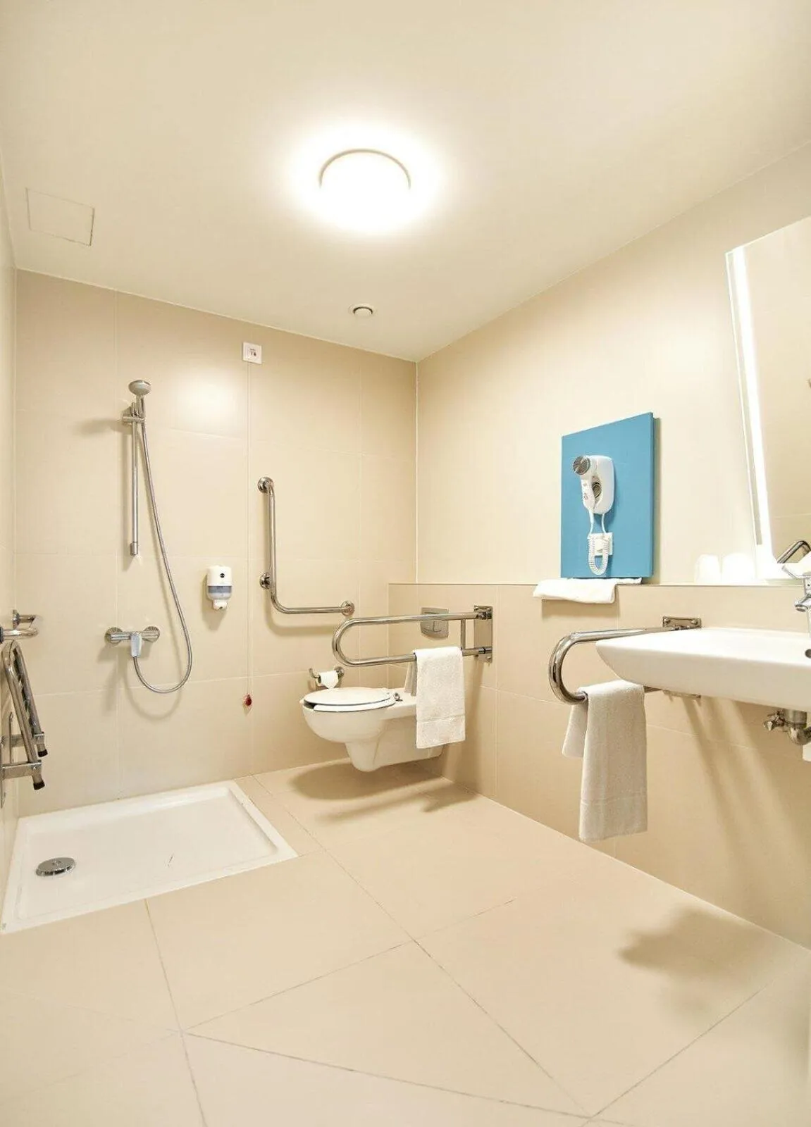 Photo of the whole room in B&B Hotel Łódź Centrum