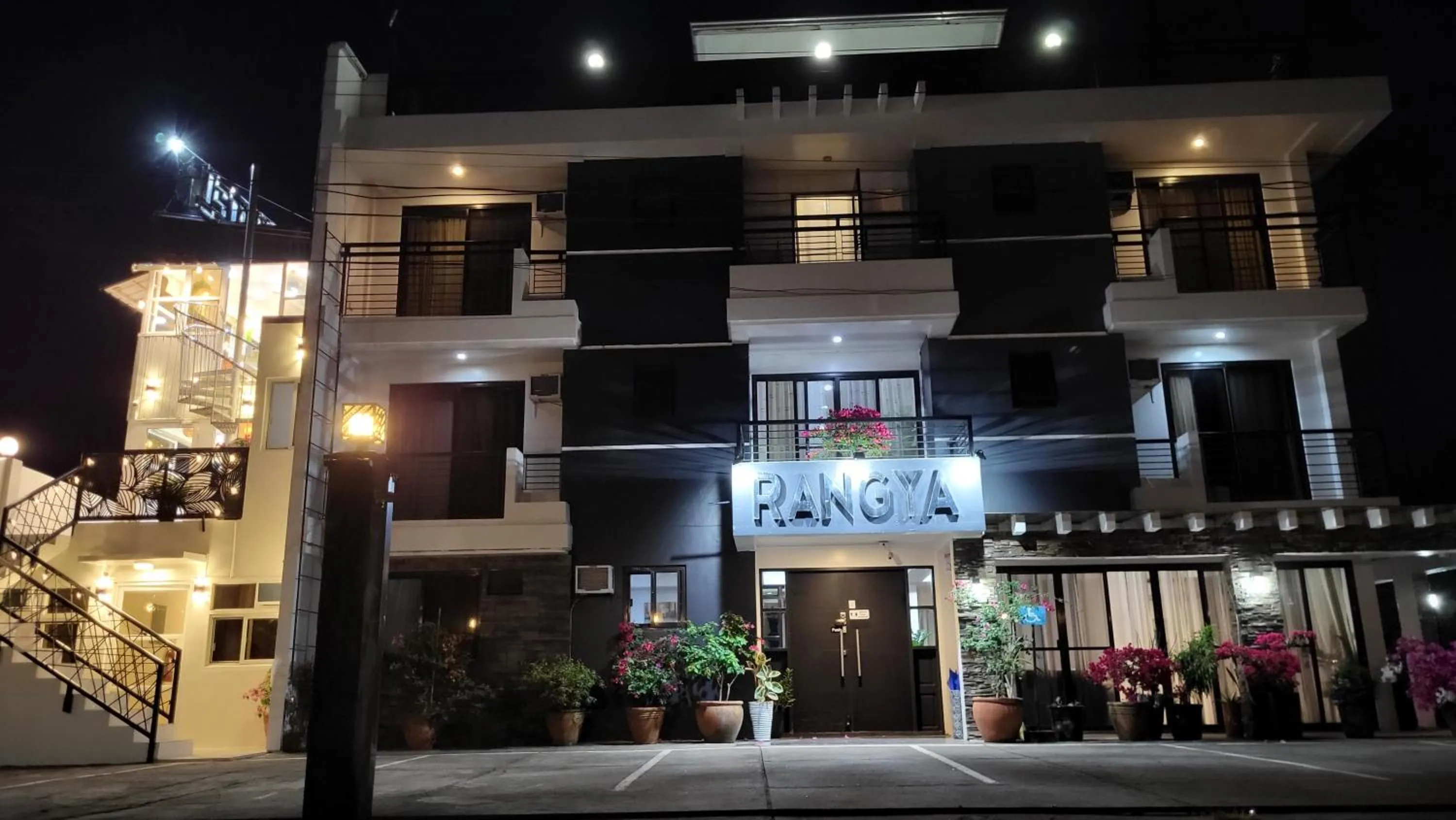 Facade/entrance in Rangya Hotel