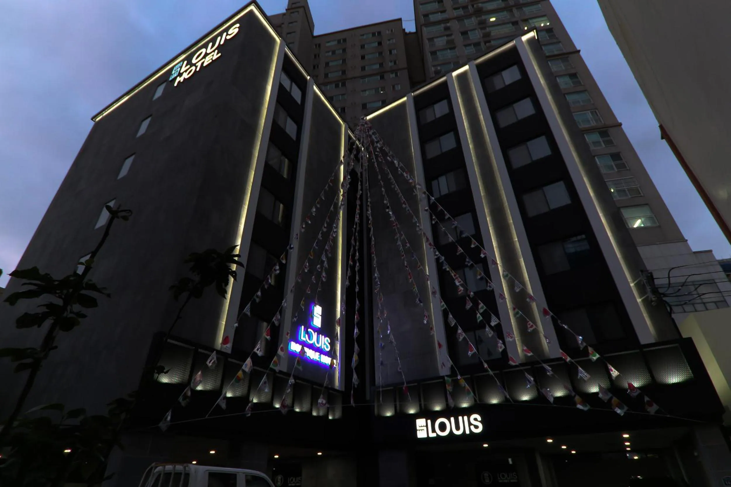 Property building in Louis Hotel