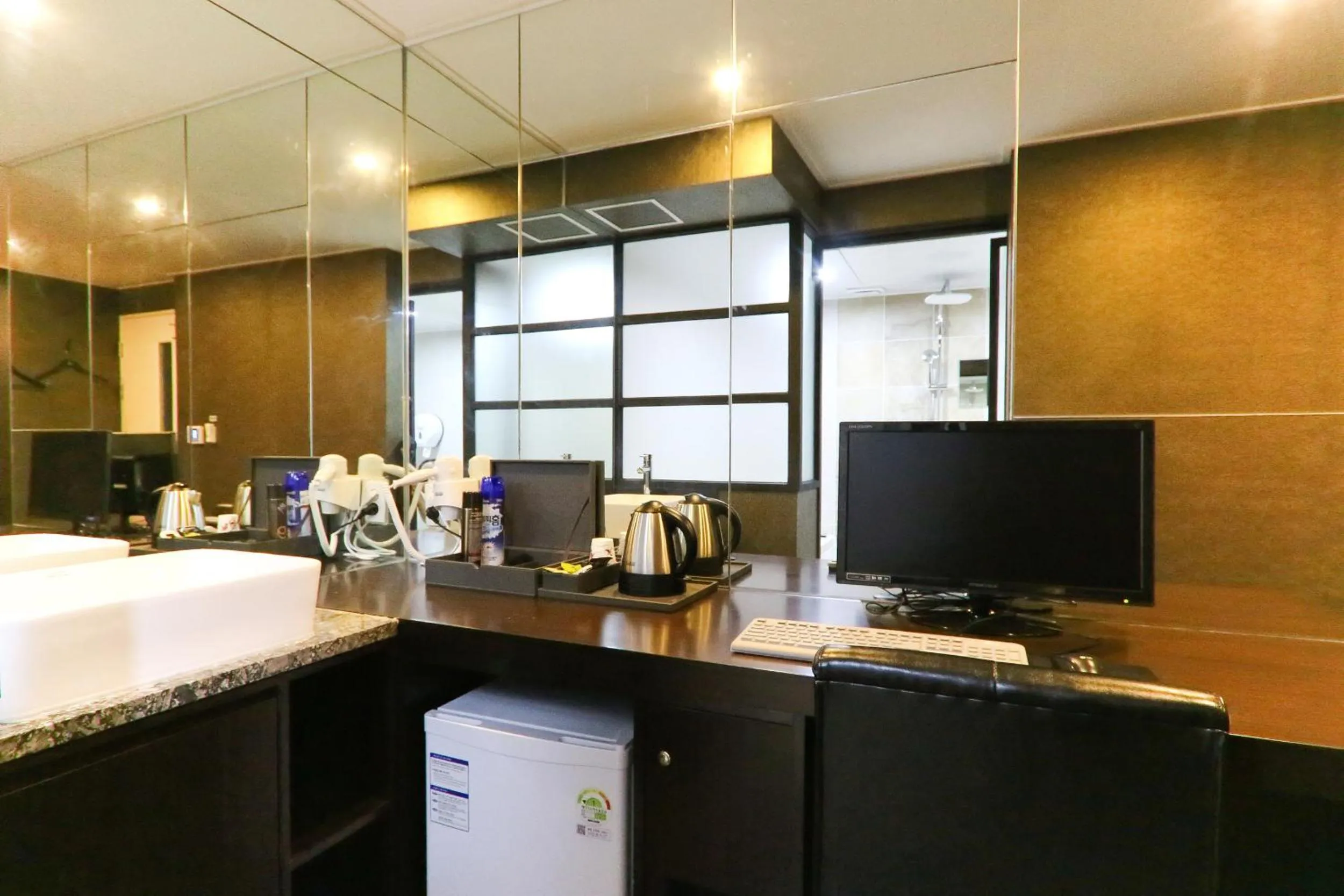 Decorative detail in Louis Hotel