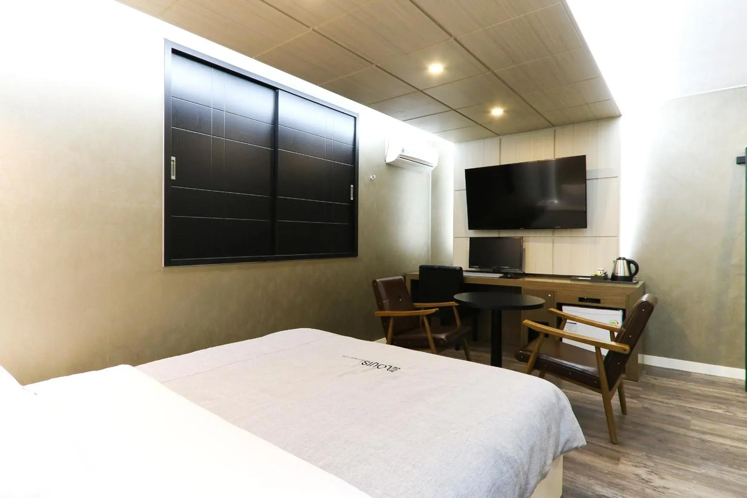 Decorative detail, Bed in Louis Hotel Decorative detail, Bed in Louis Hotel