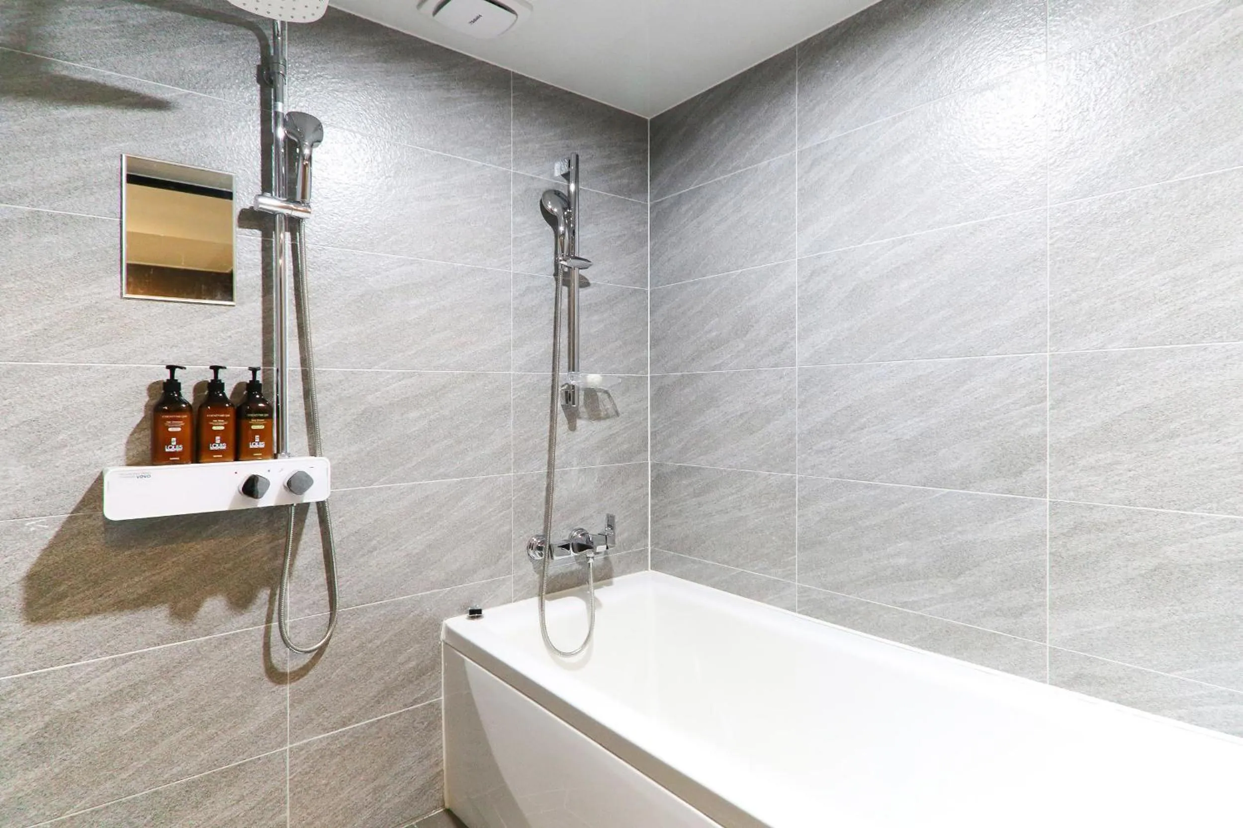 Shower in Louis Hotel