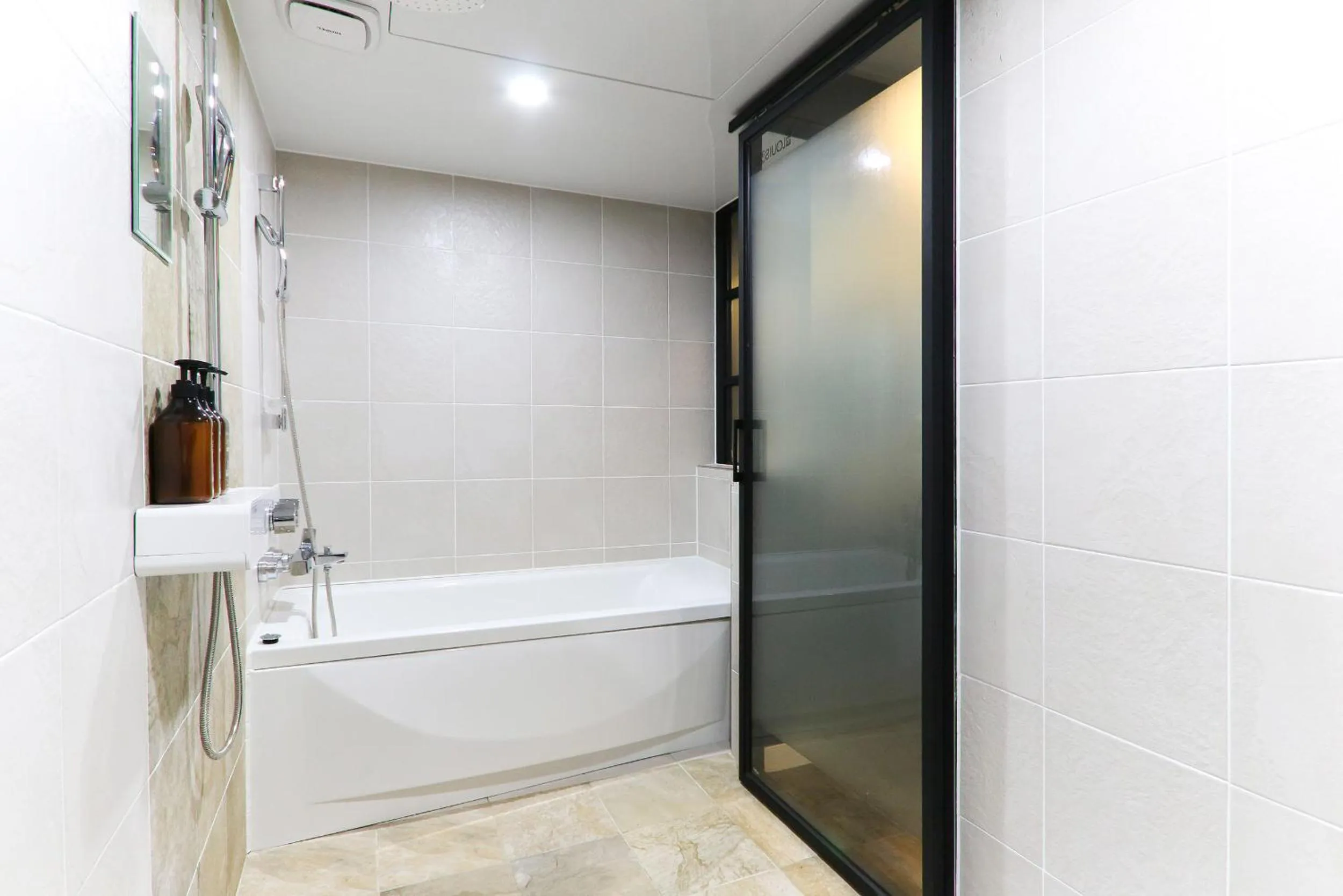 Shower in Louis Hotel