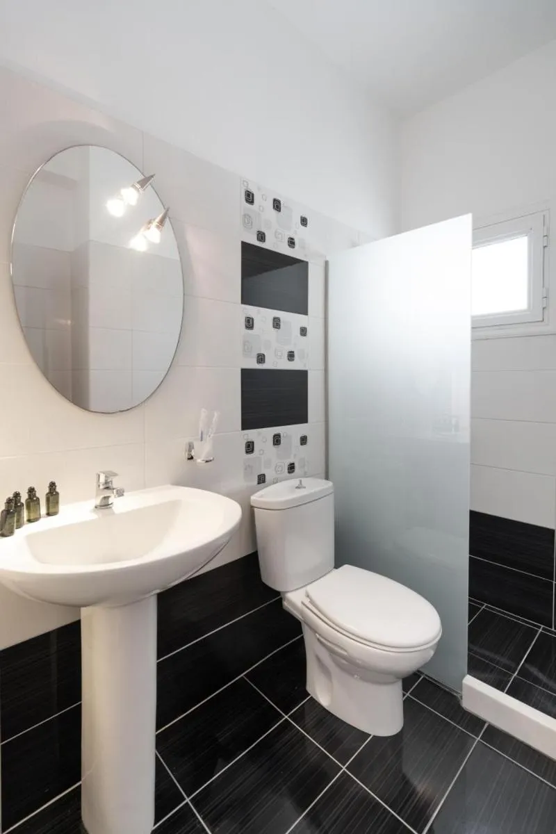 Shower in Villa Libertad