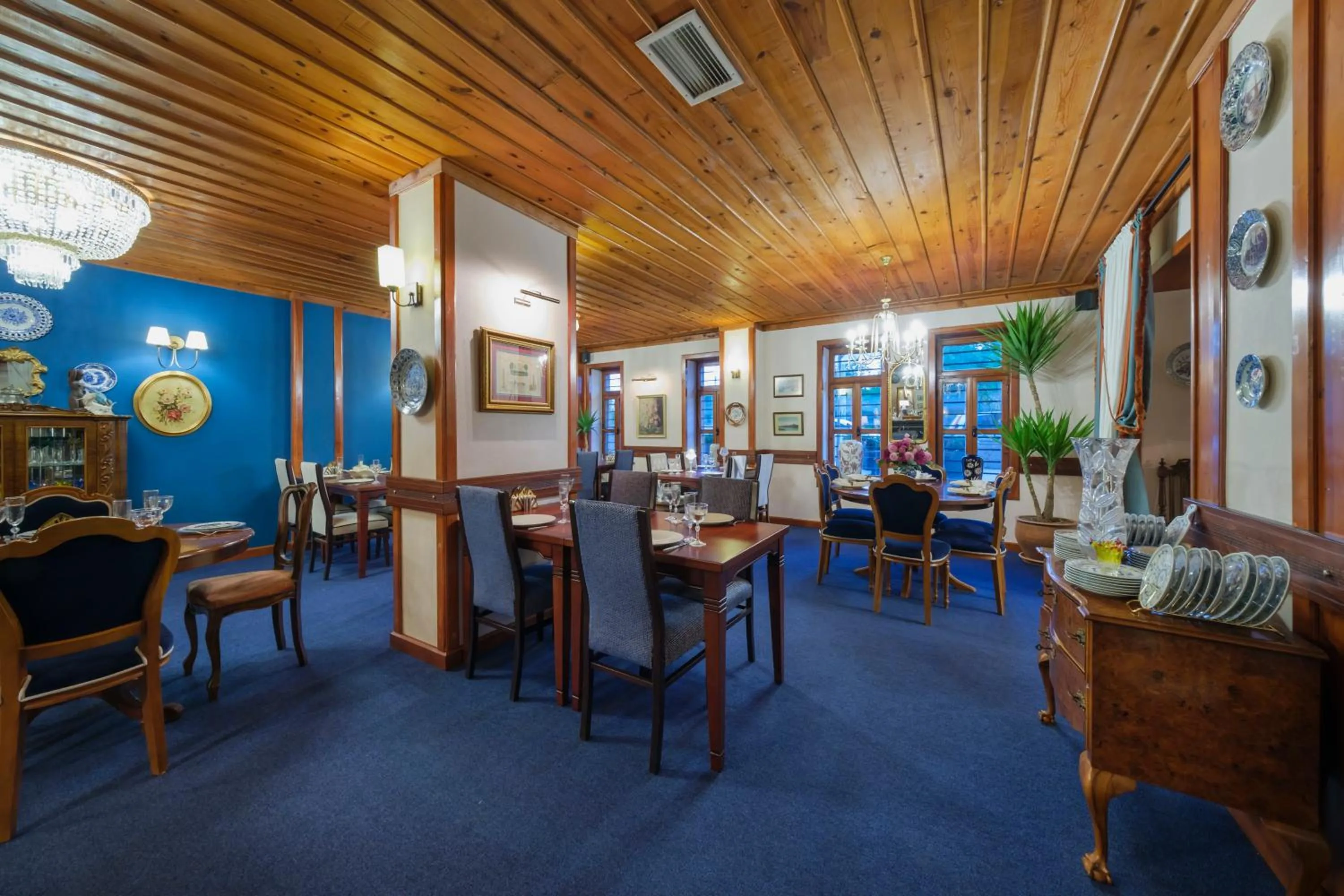 Restaurant/places to eat in Hotel Bosnali