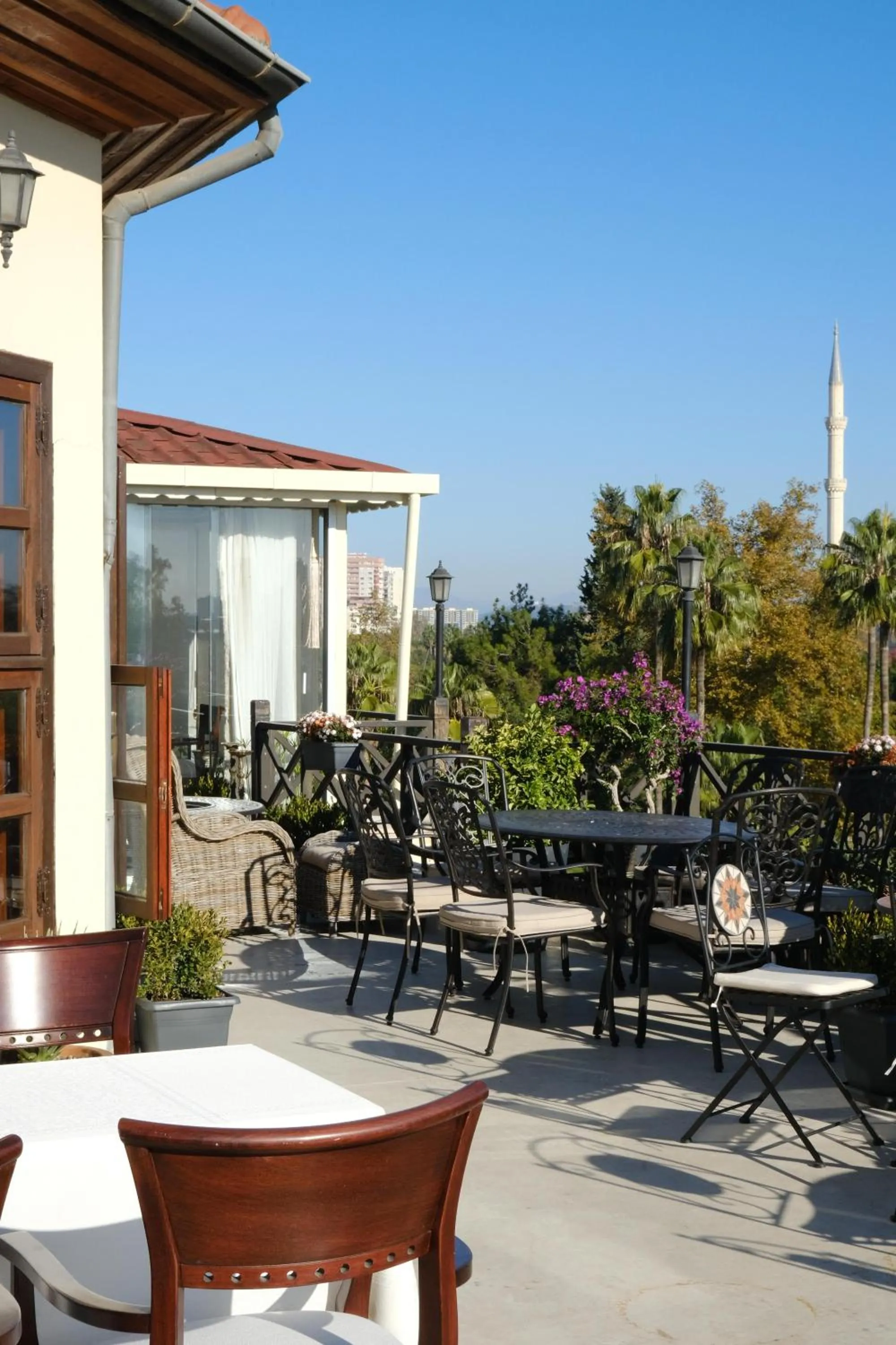 Restaurant/places to eat in Hotel Bosnali