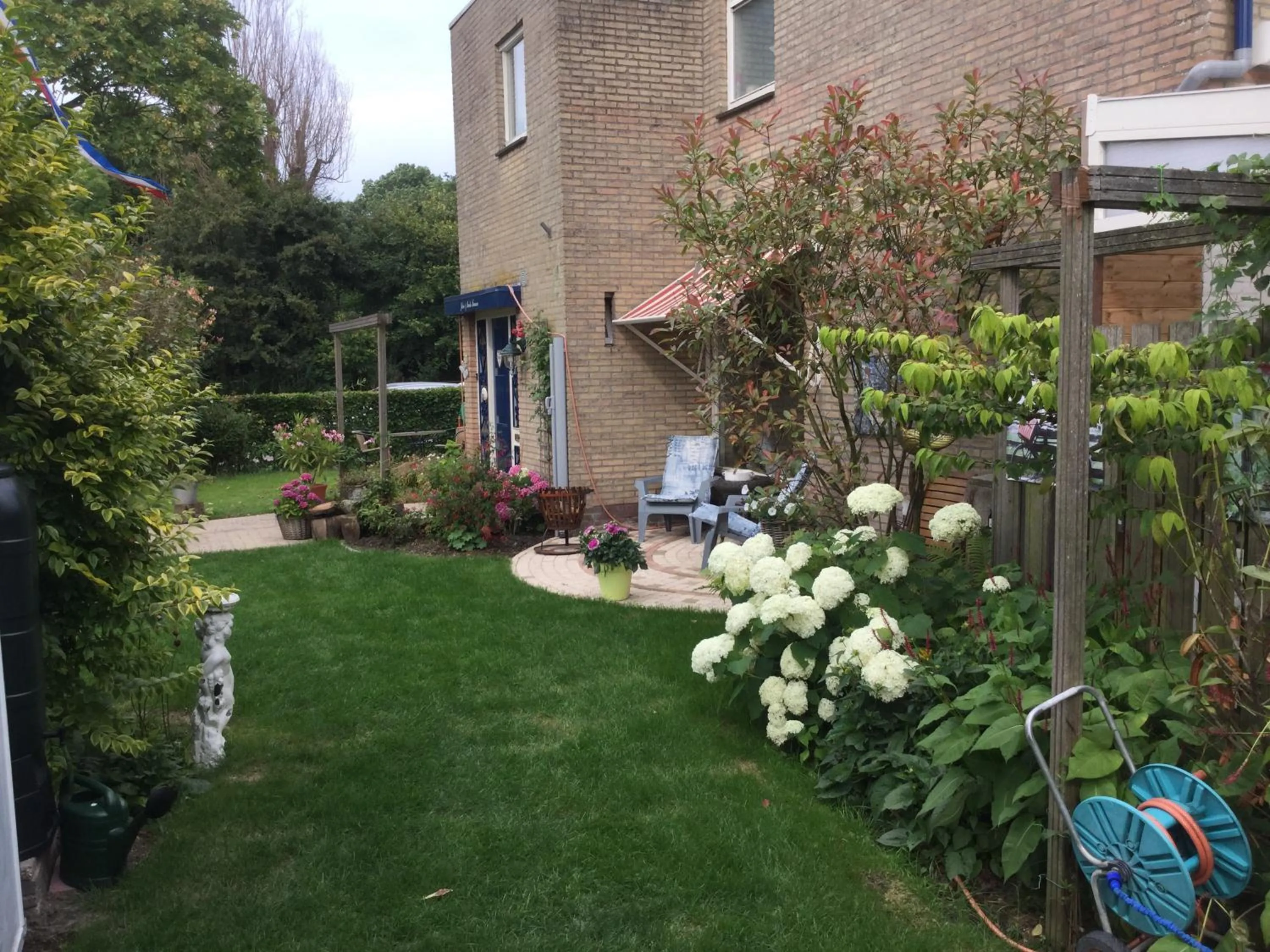 Garden in Bed and Breakfast Ineke en John