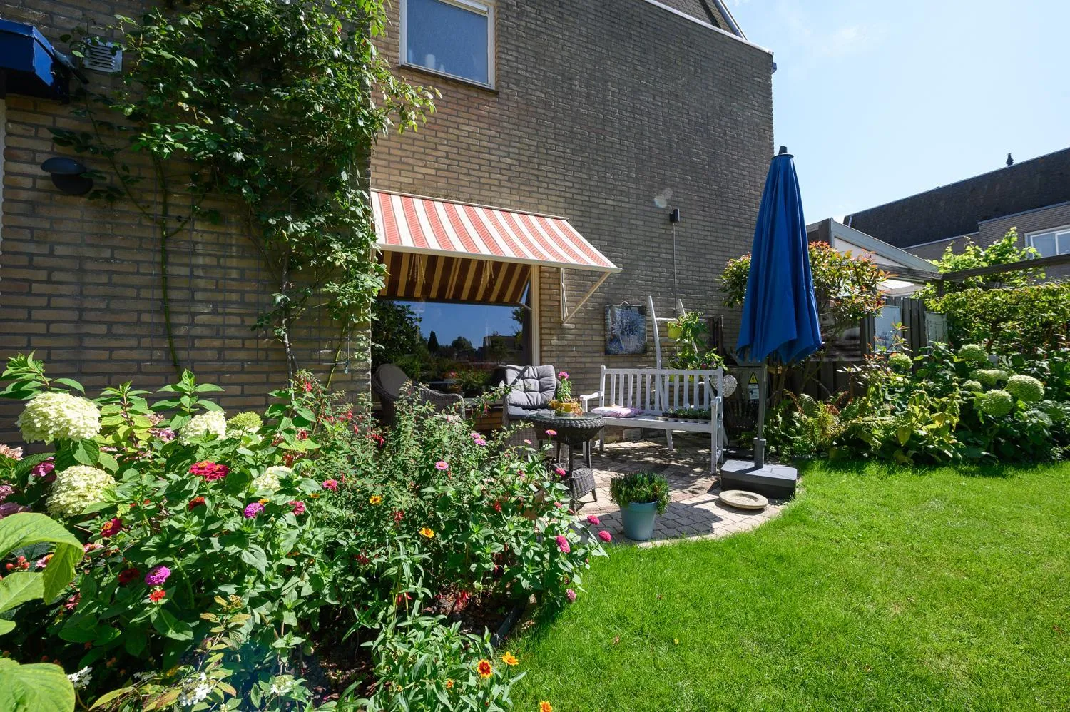 Property building in Bed and Breakfast Ineke en John