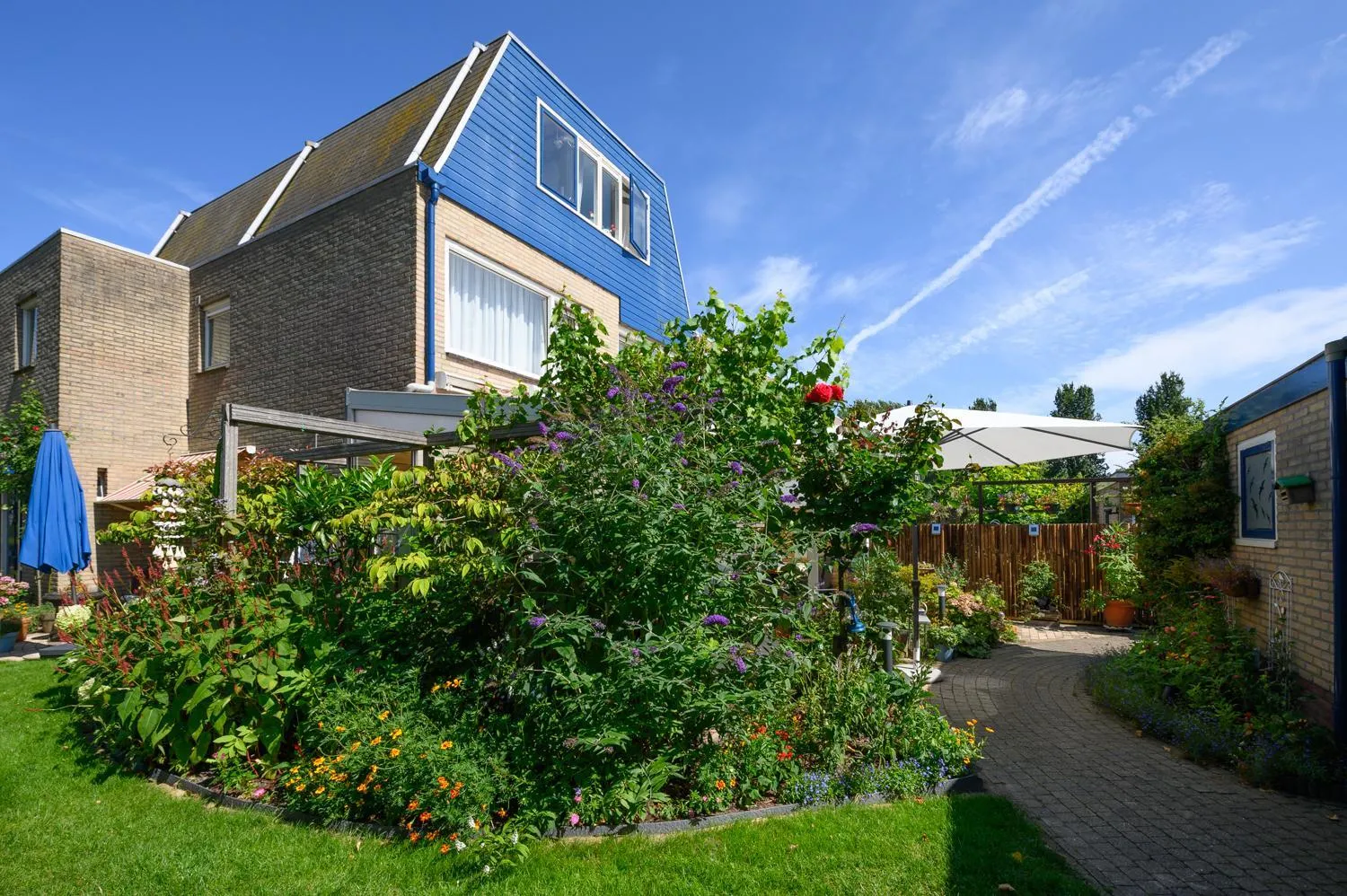 Property building in Bed and Breakfast Ineke en John