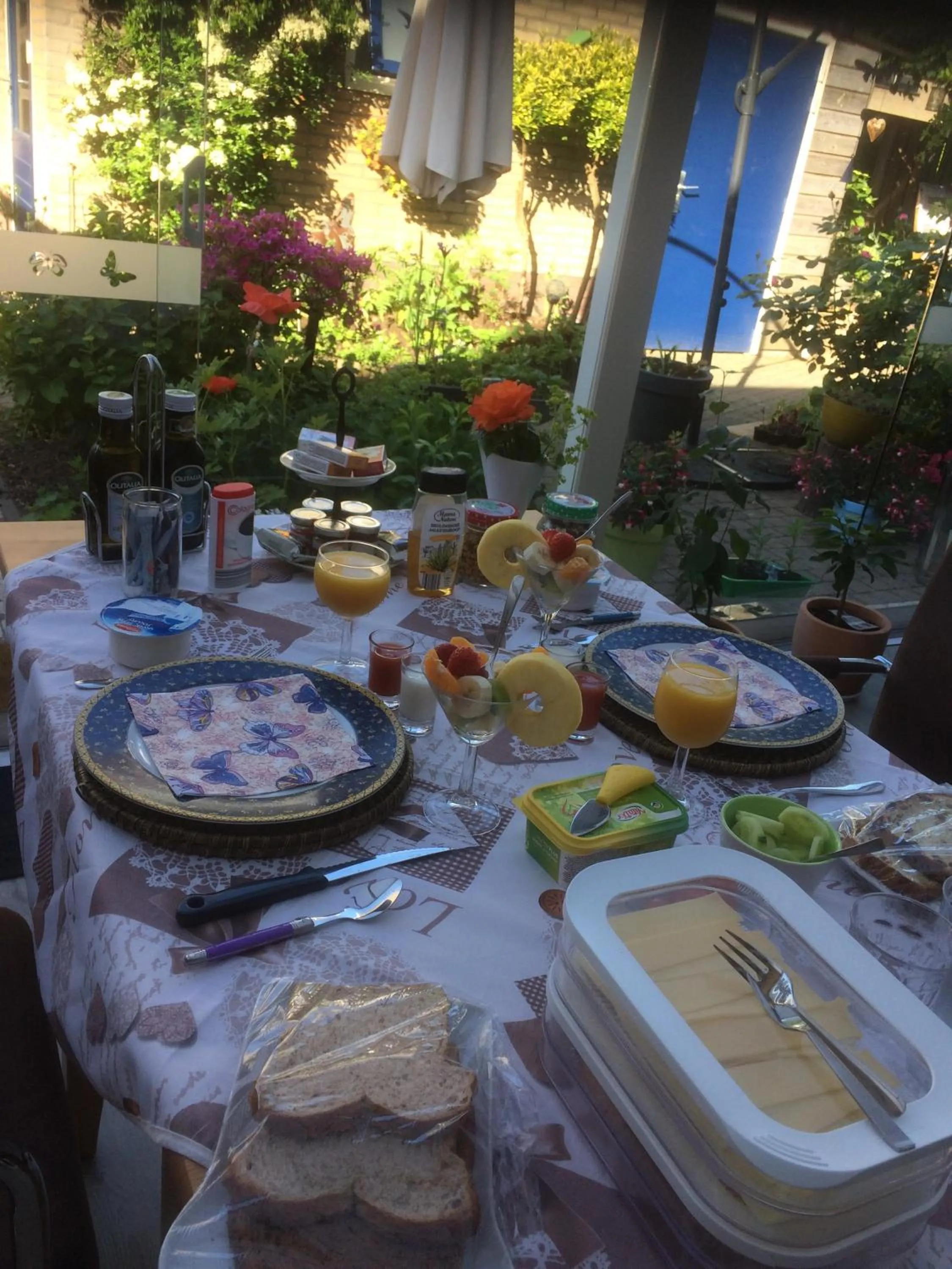 Food and drinks in Bed and Breakfast Ineke en John