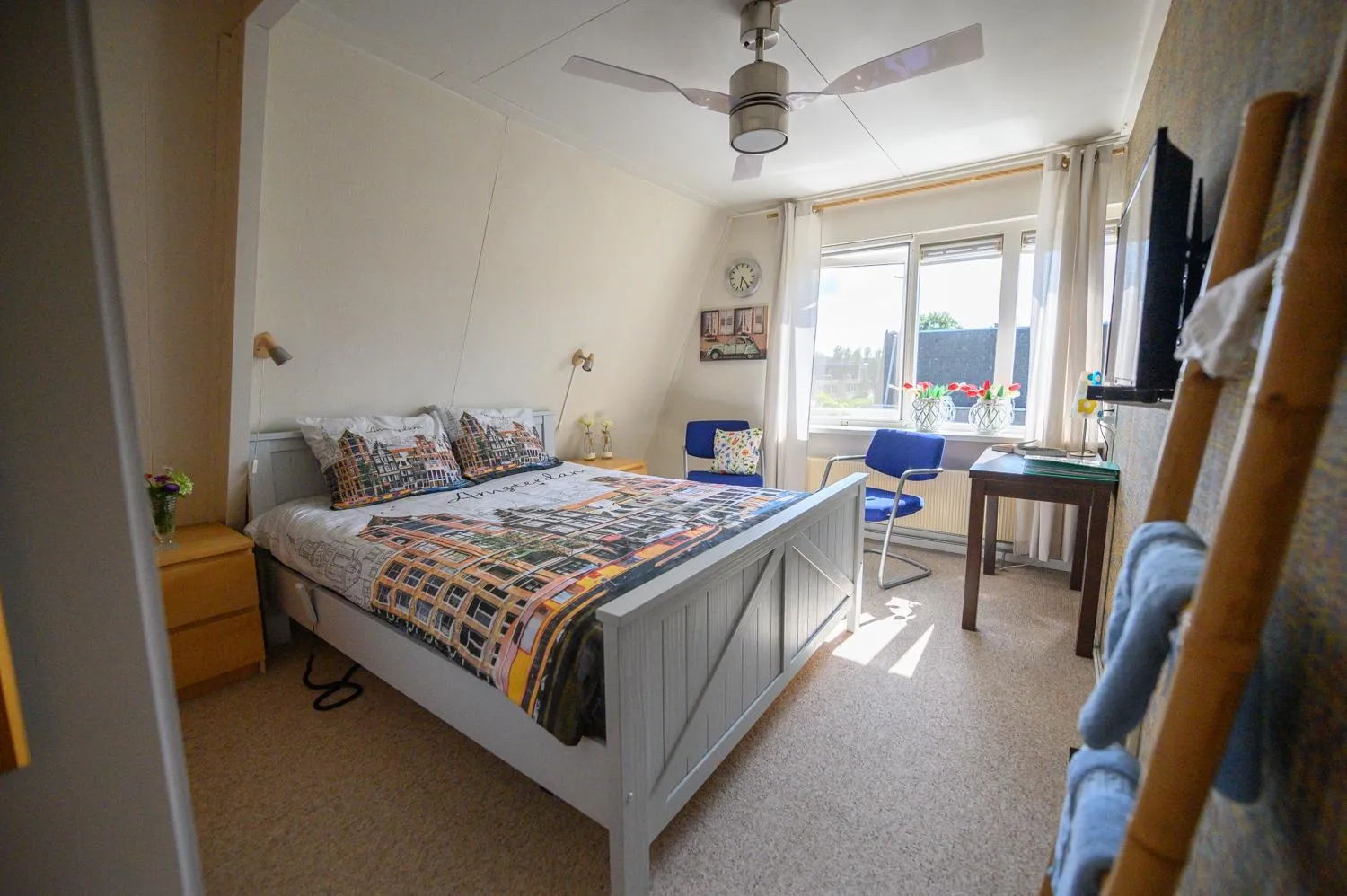 Bed in Bed and Breakfast Ineke en John