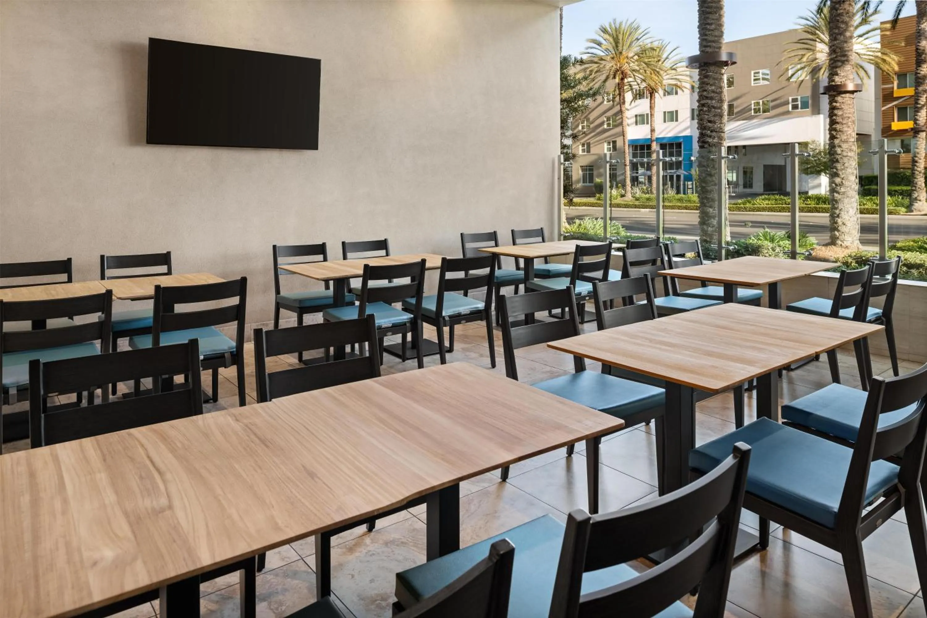 Restaurant/places to eat in Hyatt House at Anaheim Resort/Convention Center