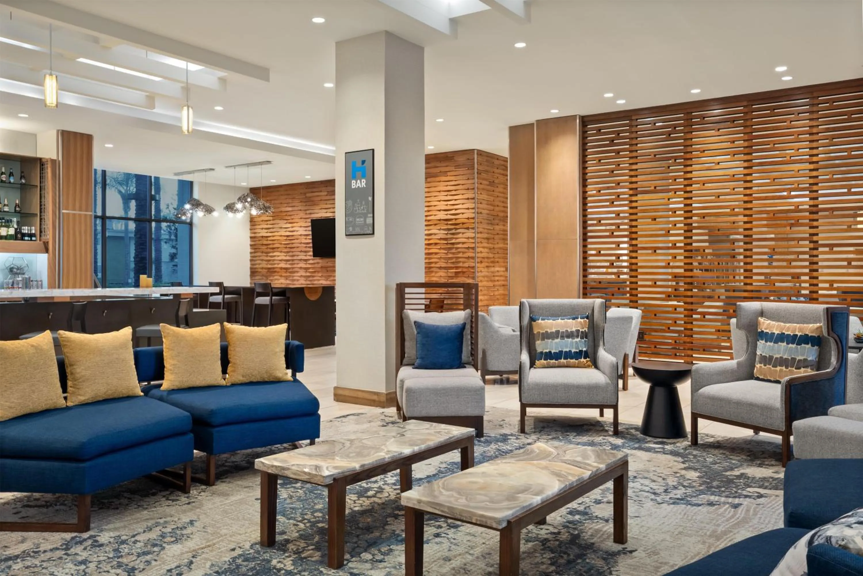 Lounge or bar in Hyatt House at Anaheim Resort/Convention Center