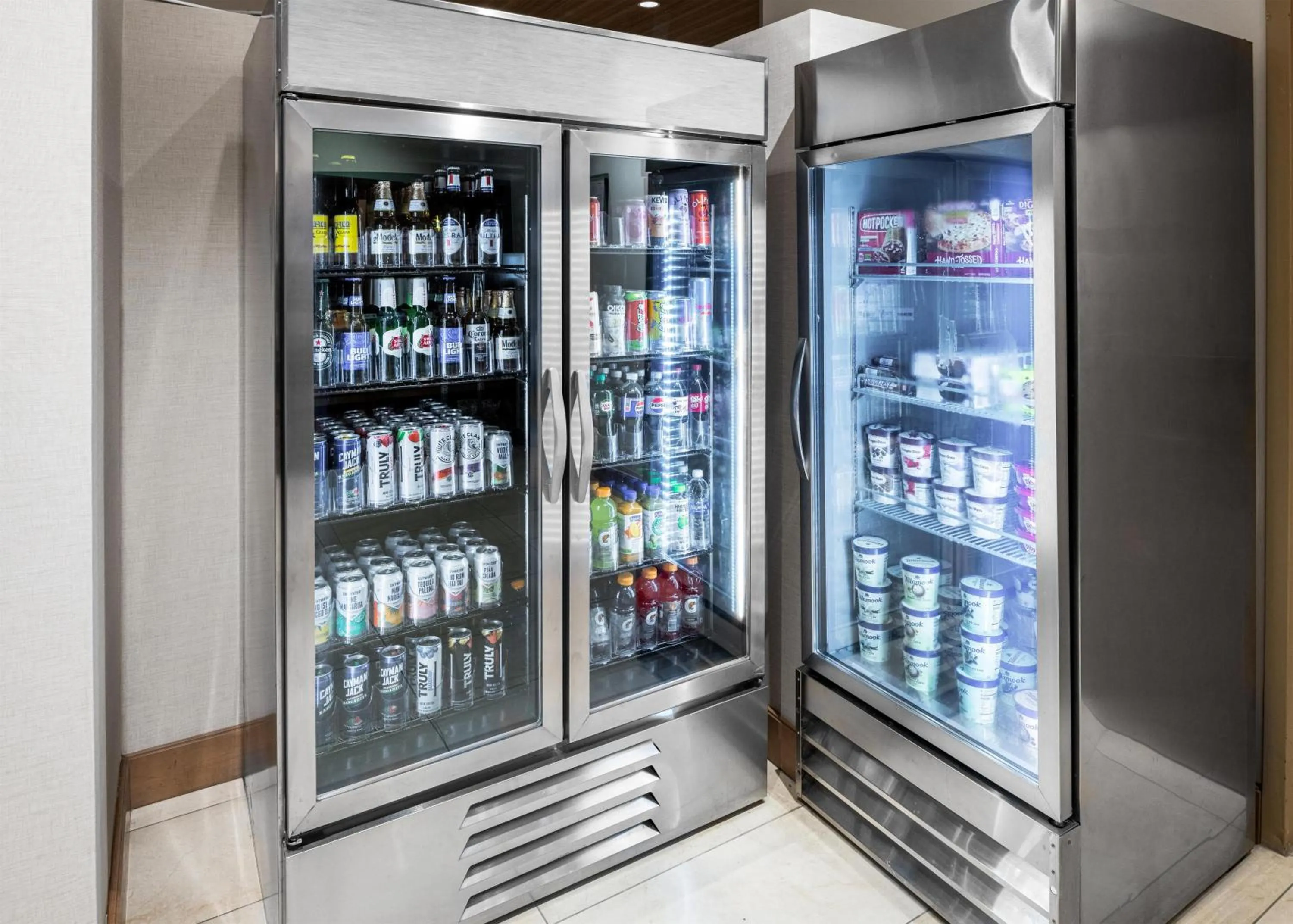 Lobby or reception in Hyatt House at Anaheim Resort/Convention Center