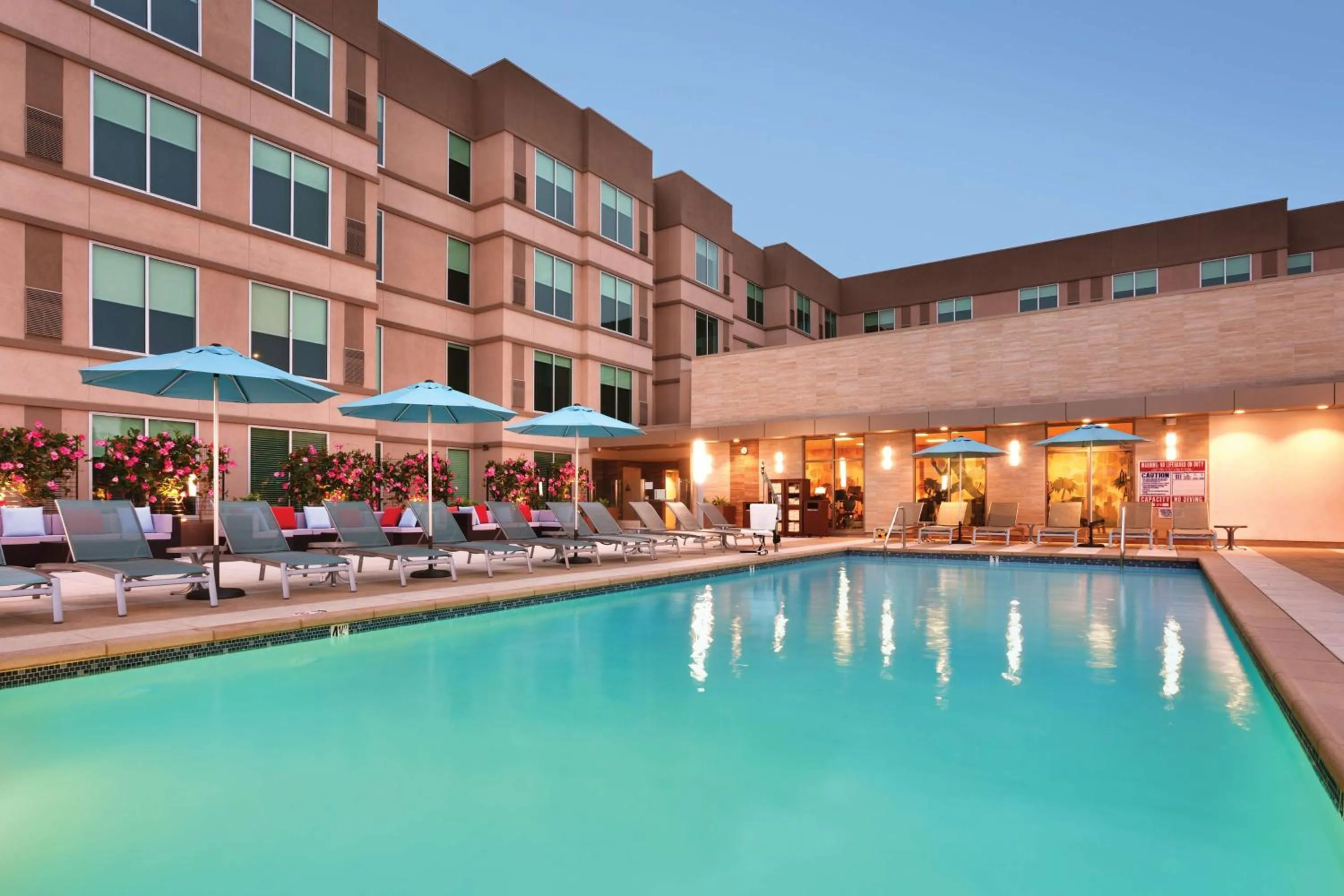 Swimming pool in Hyatt House at Anaheim Resort/Convention Center