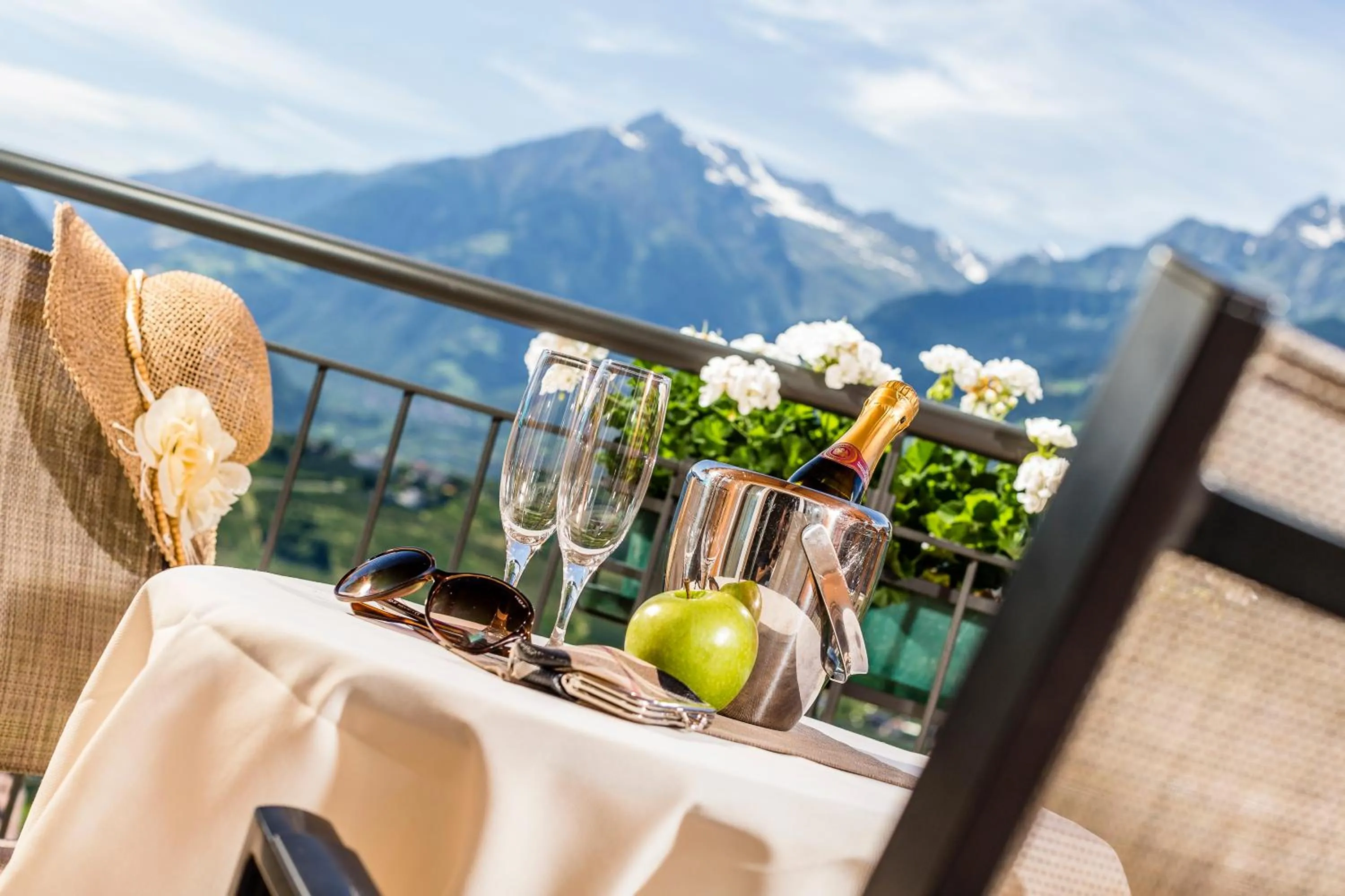 Photo of the whole room in Astor Hotel