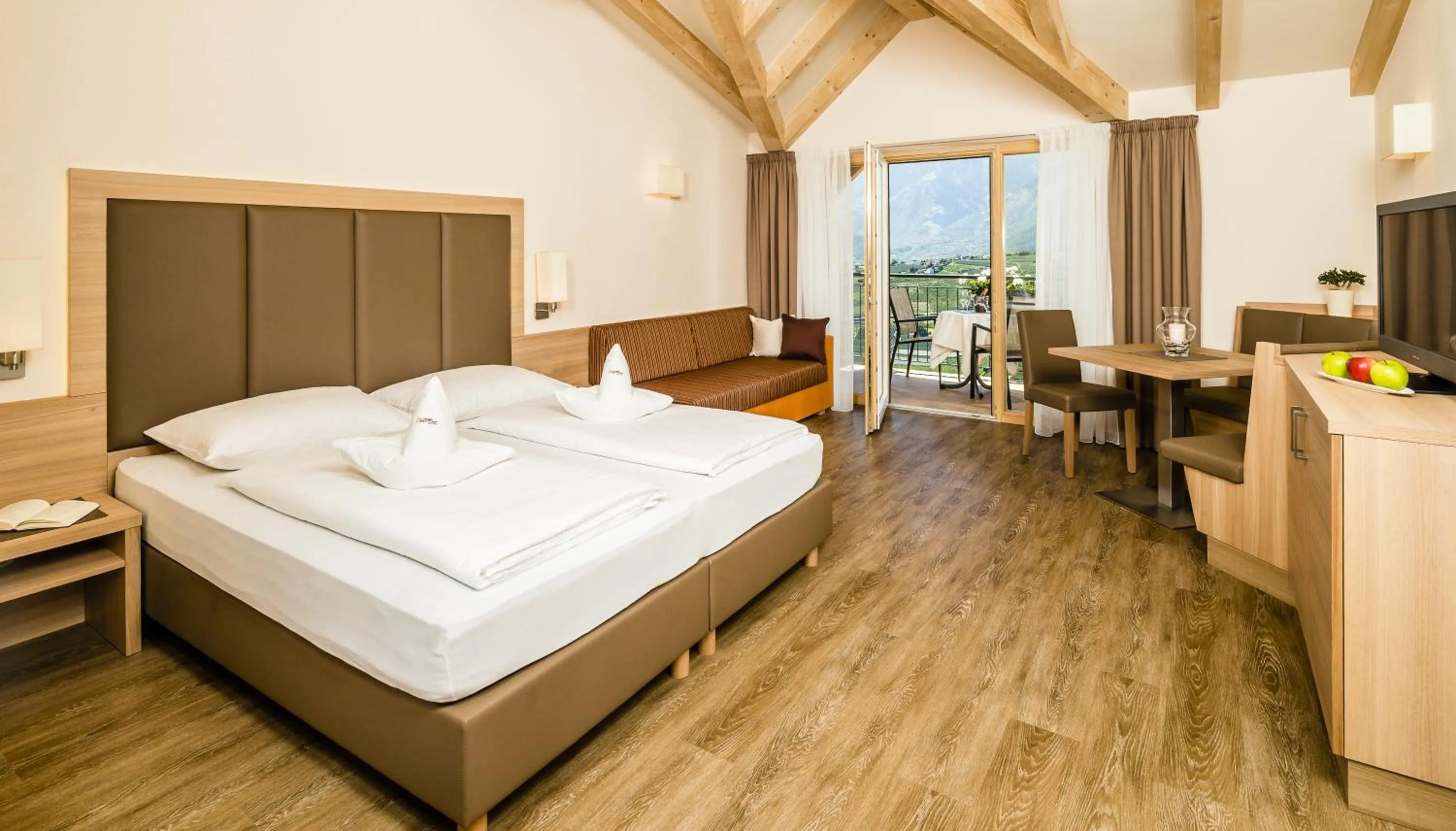 Day, Bed in Astor Hotel