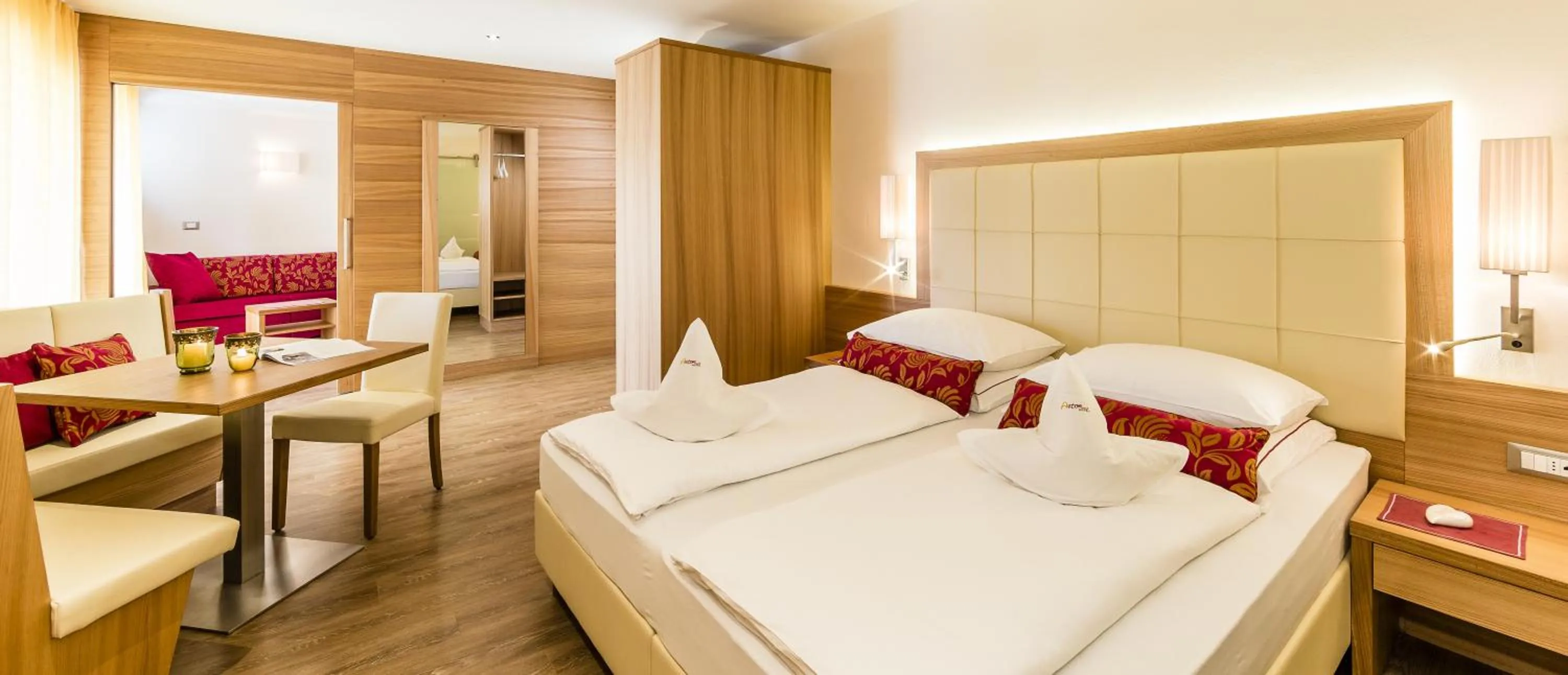 Photo of the whole room, Bed in Astor Hotel