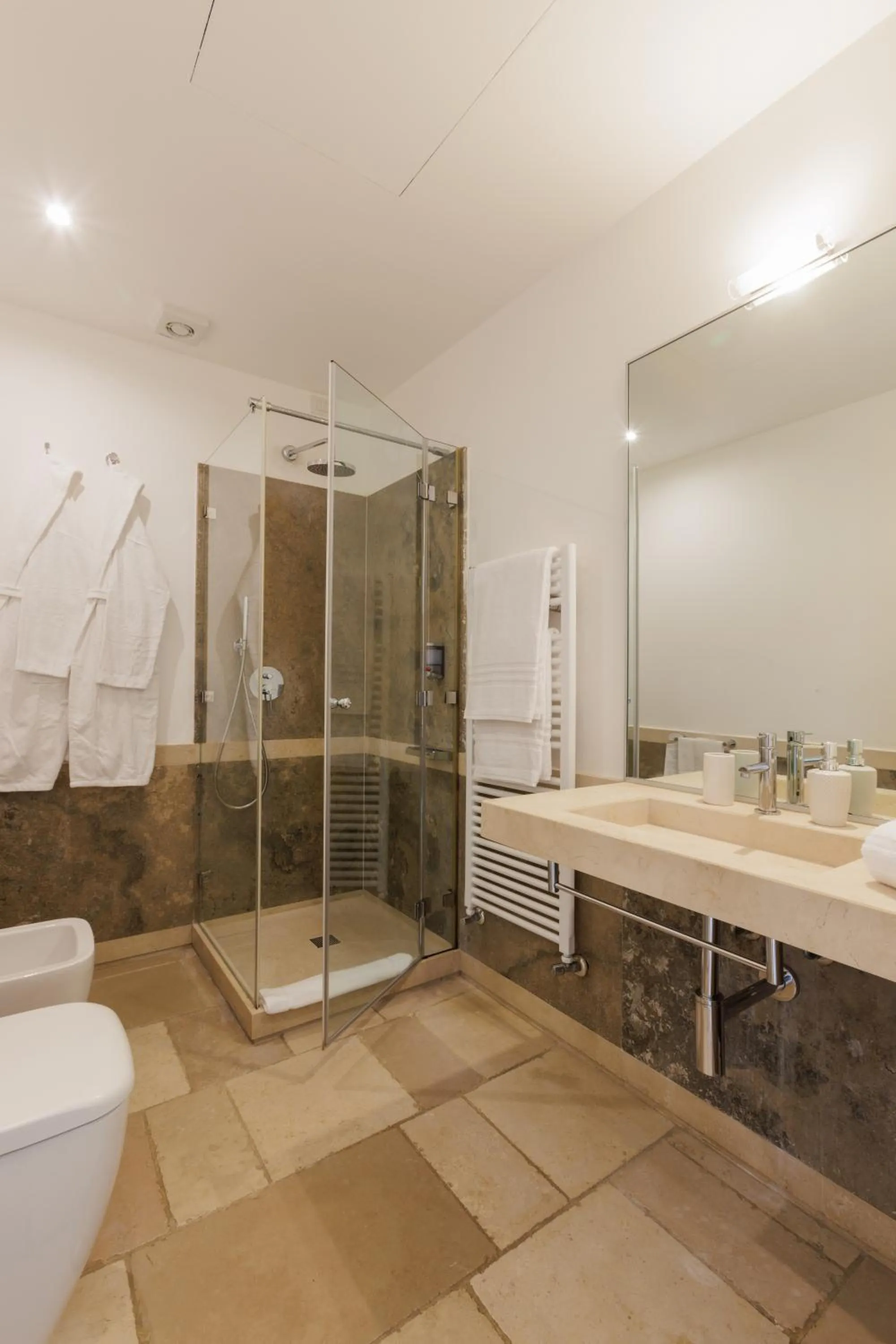 Shower in Masseria Corda Di Lana Hotel & Resort