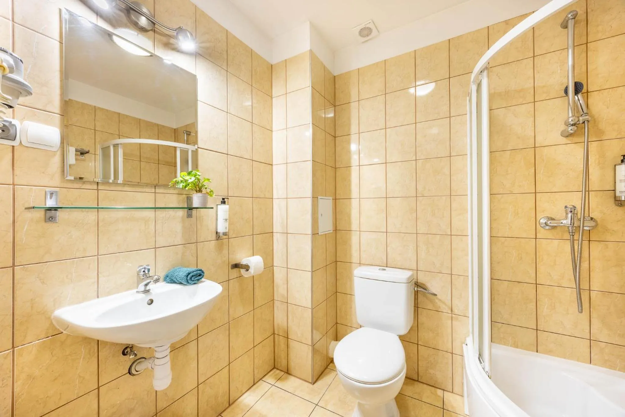 Shower in Hotel Polonia Centrum