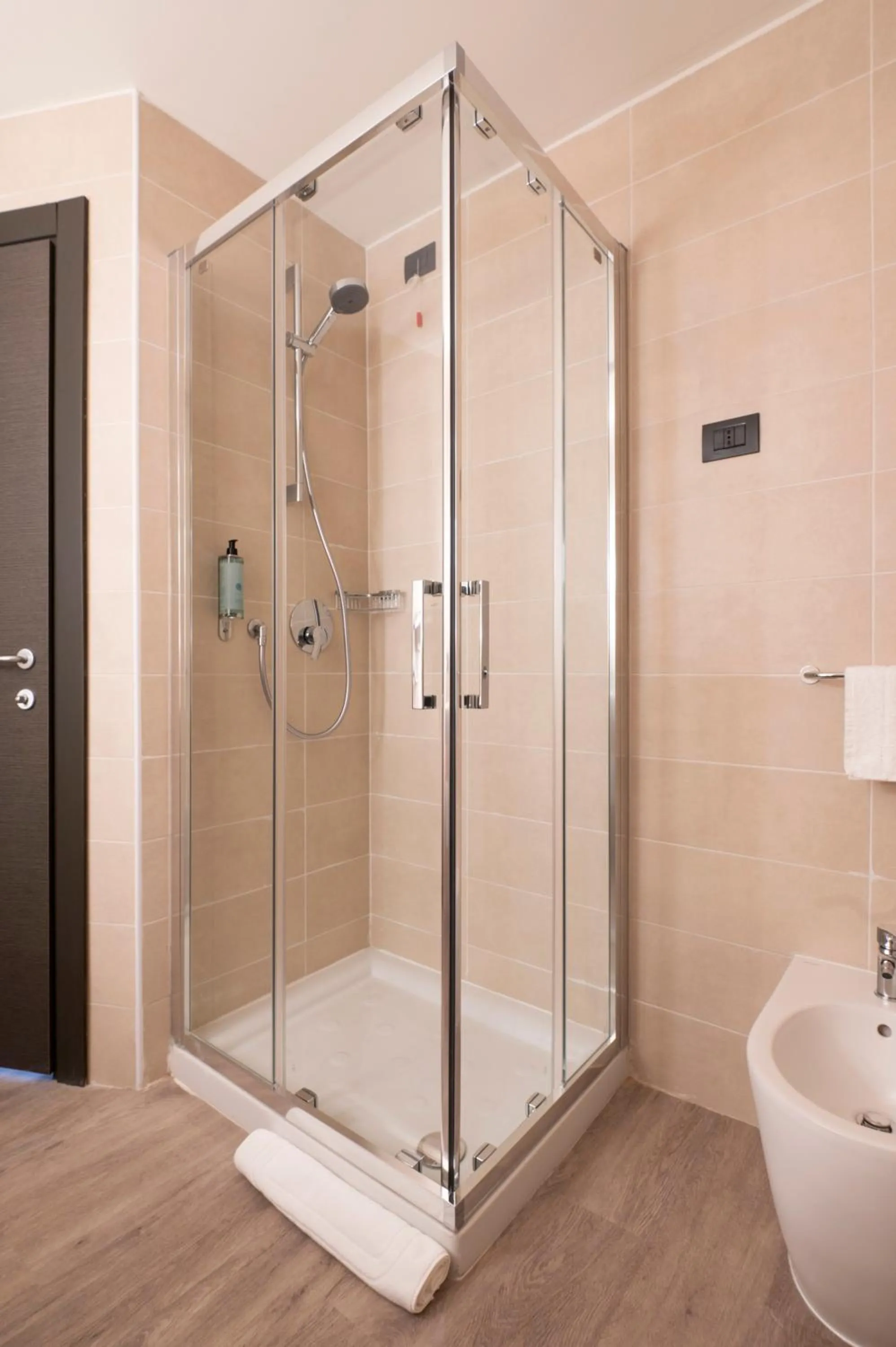 Shower in Hotel Plaza