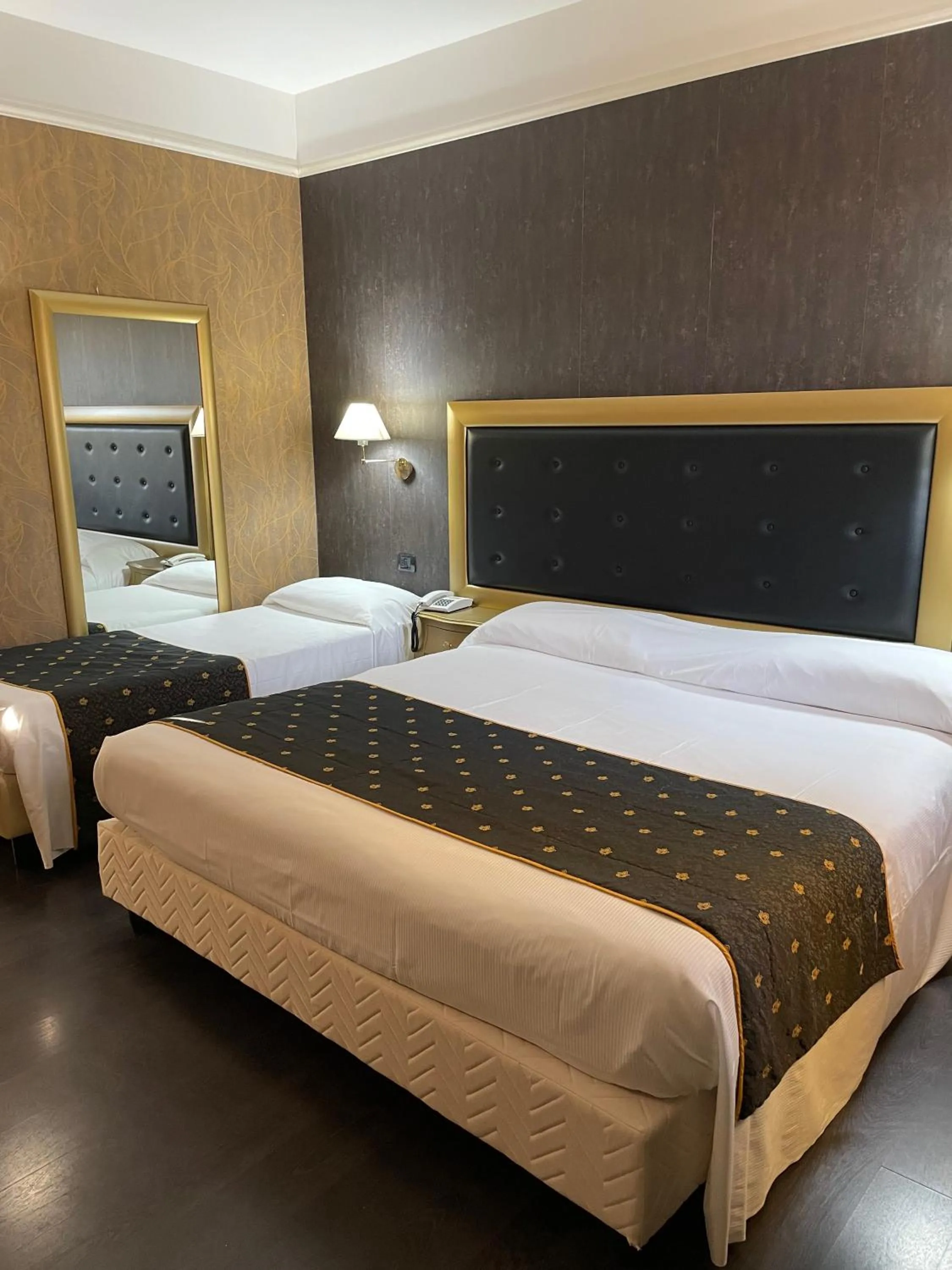 Bed in Hotel - Motel Flower