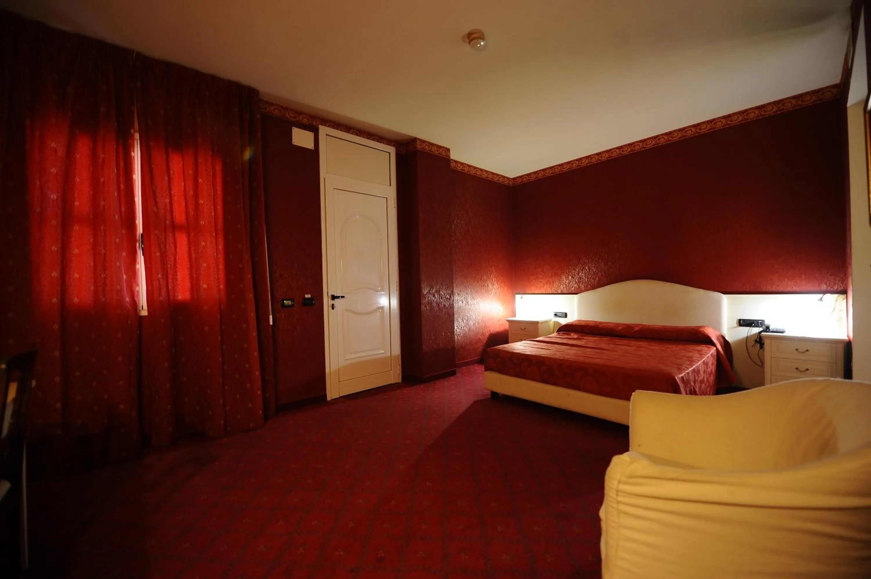 Bed in Hotel - Motel Flower