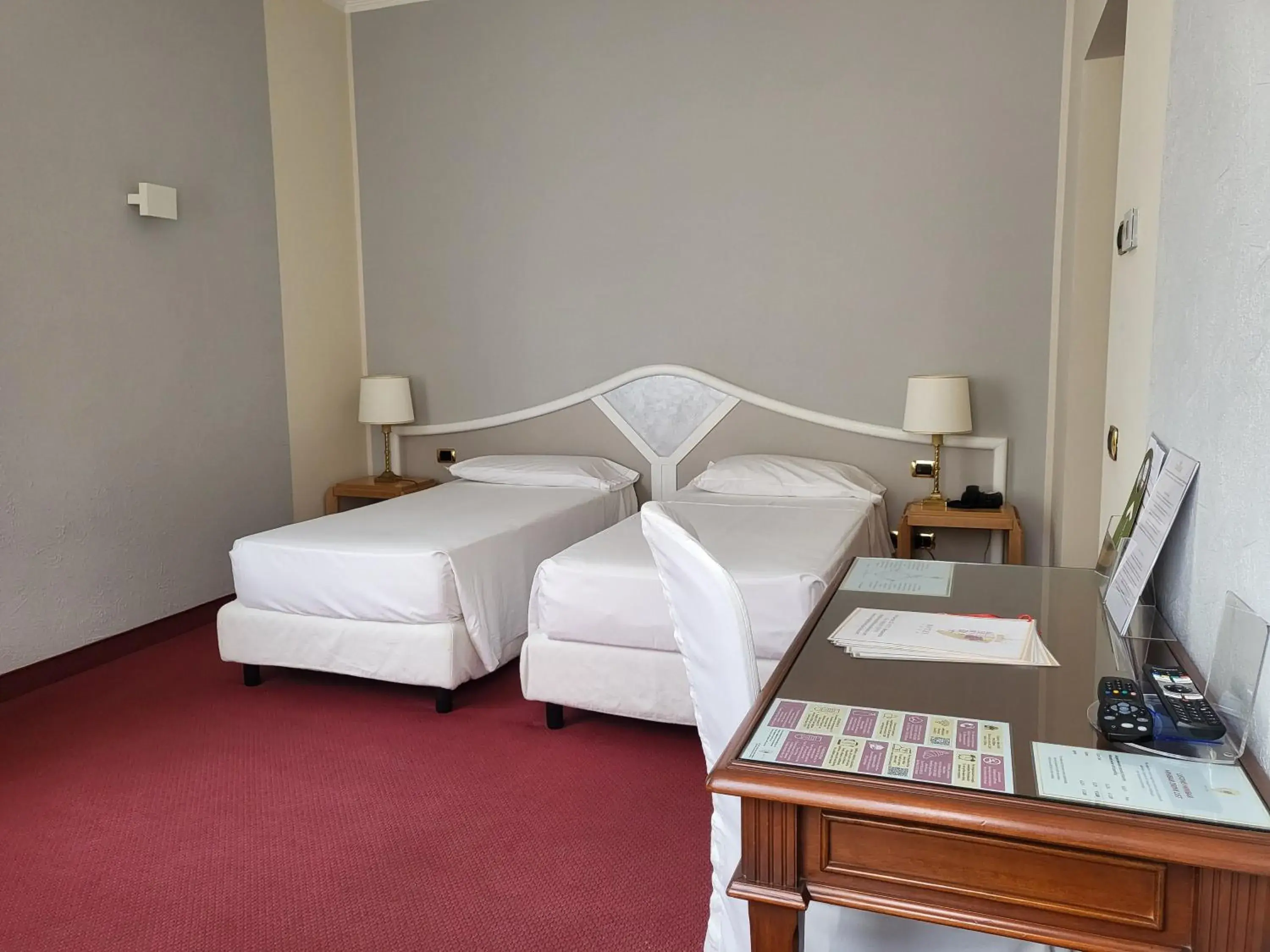 Twin Room in Alli Due Buoi Rossi Twin Room in Alli Due Buoi Rossi