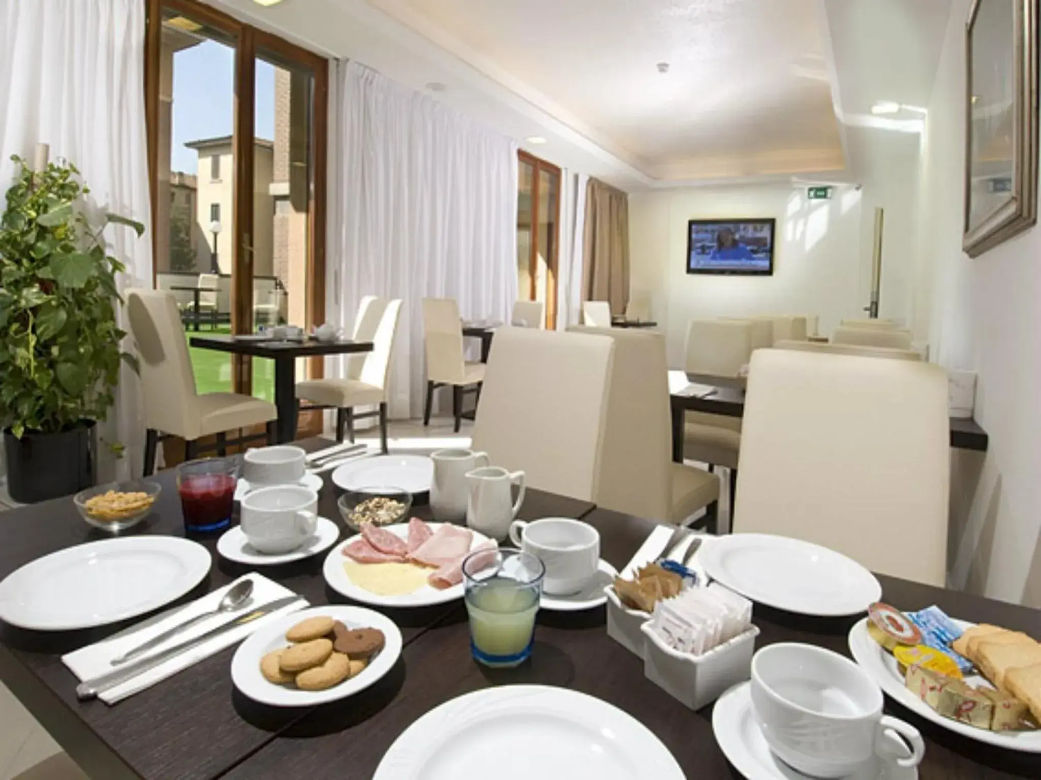 Restaurant/places to eat in Suite Hotel Elite Restaurant/places to eat in Suite Hotel Elite
