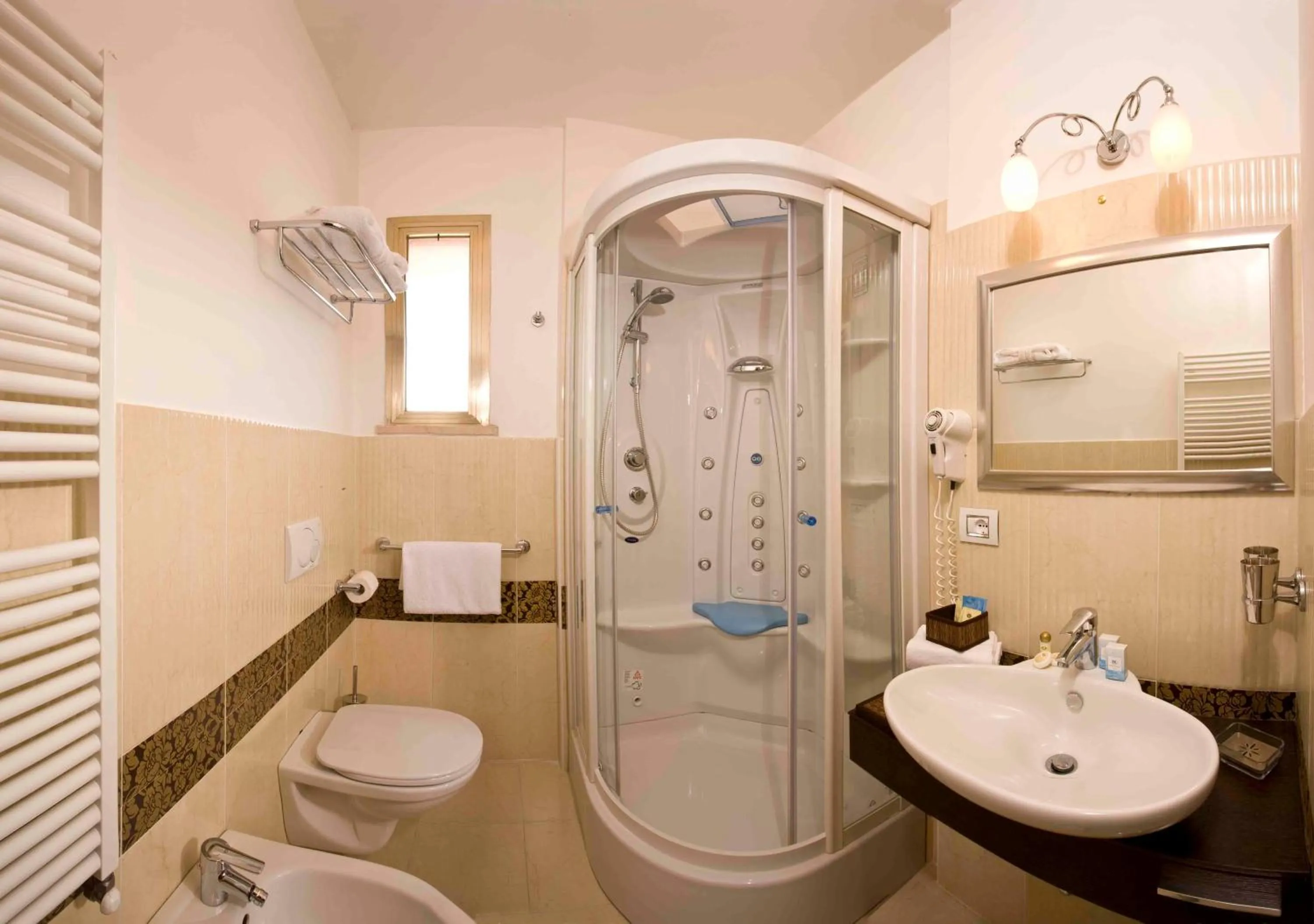 Bathroom in Hotel Apollo