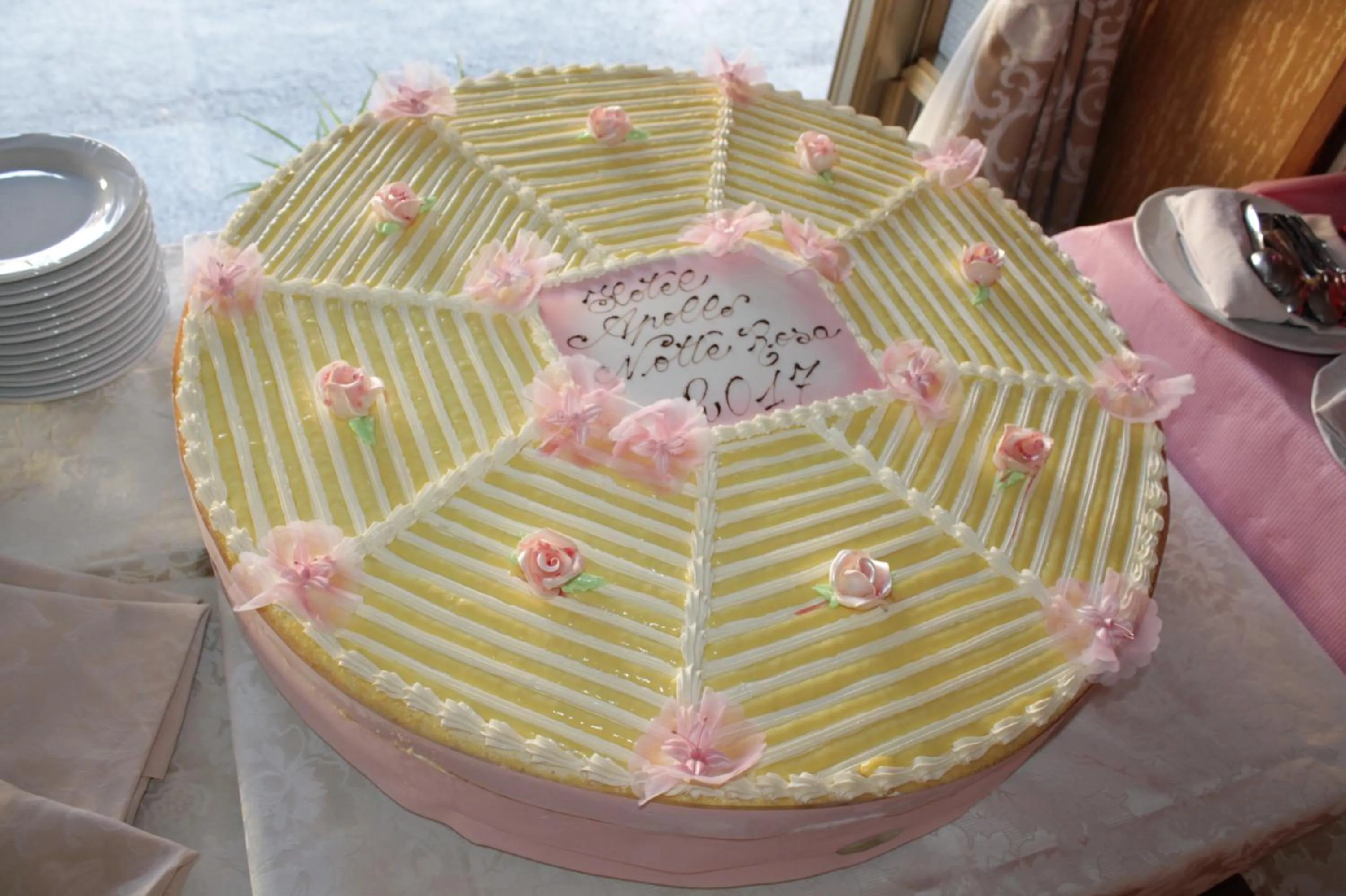 Restaurant/places to eat in Hotel Apollo